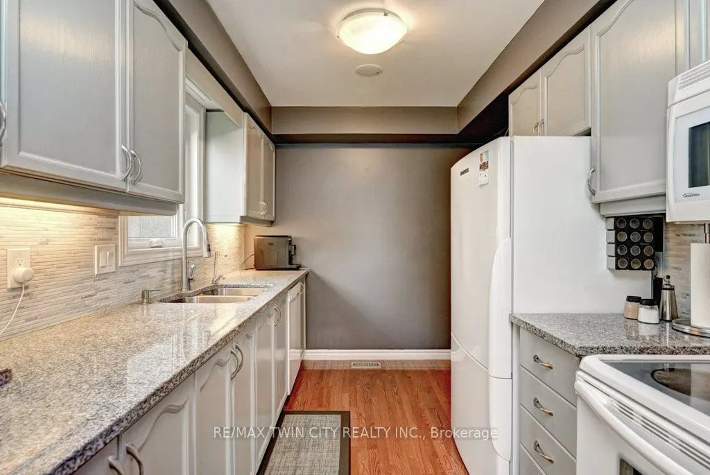 347 Bushview Crescent