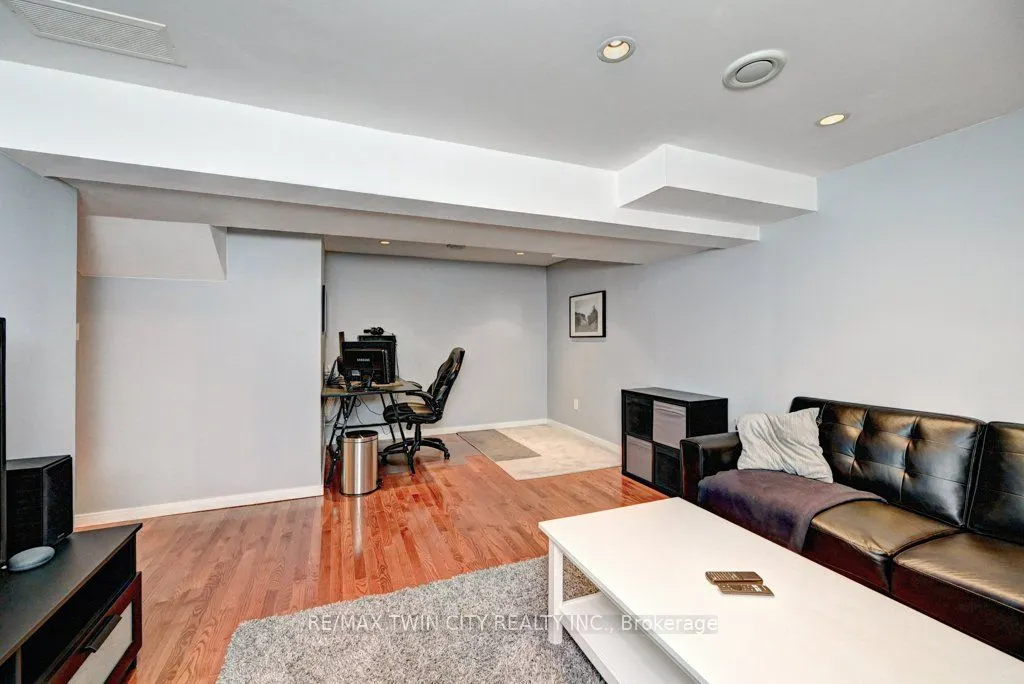 347 Bushview Crescent