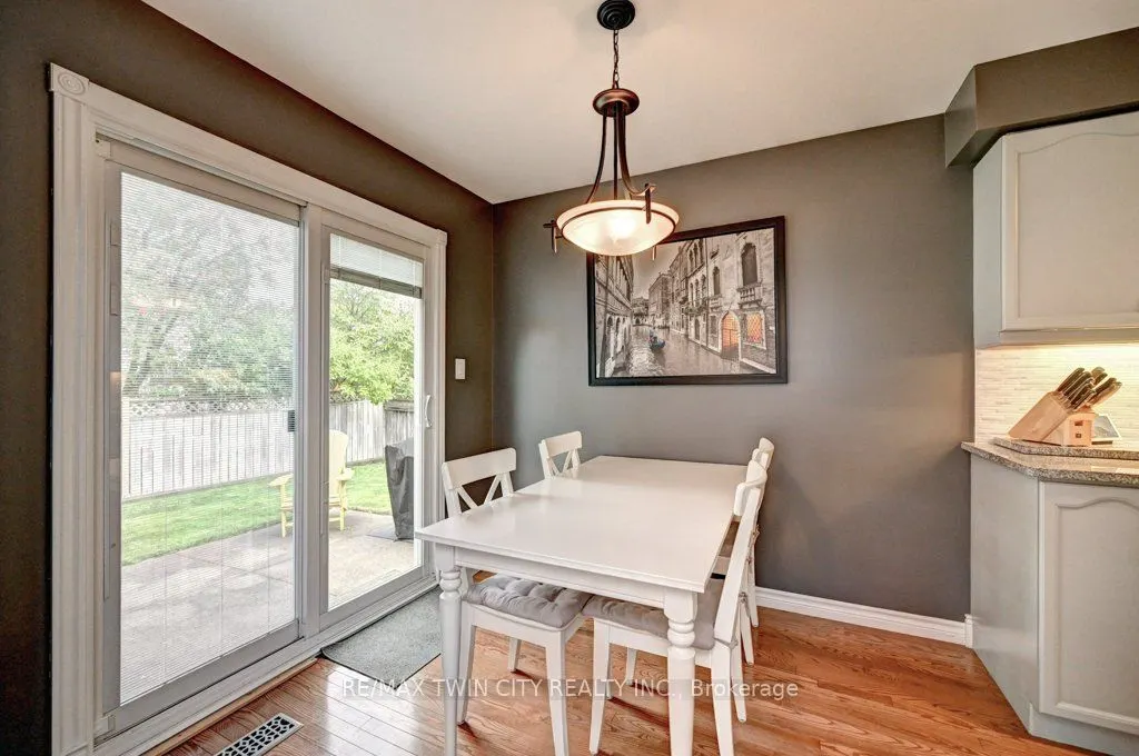 347 Bushview Crescent