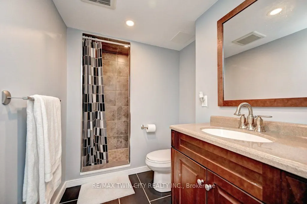 347 Bushview Crescent