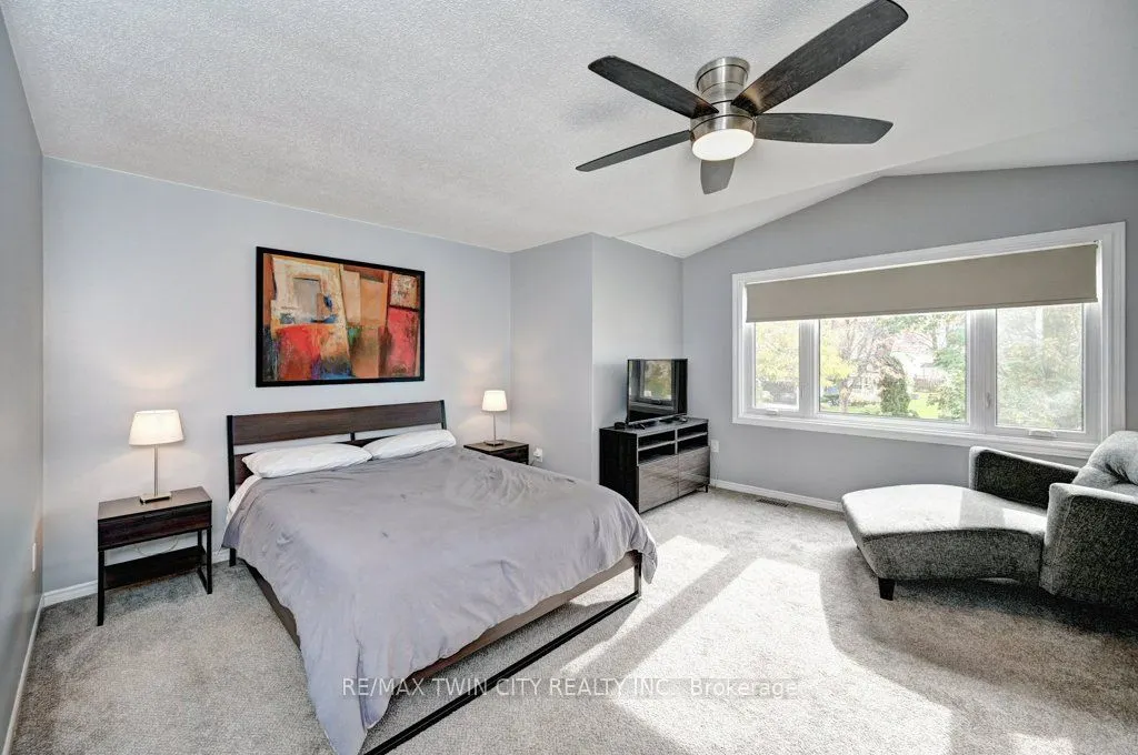 347 Bushview Crescent