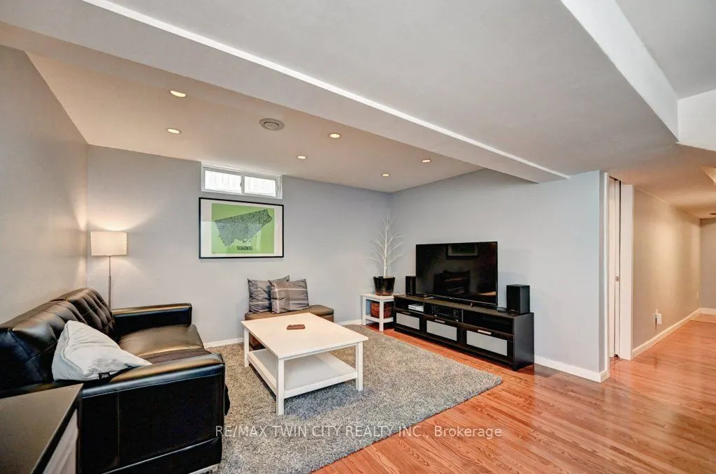 347 Bushview Crescent