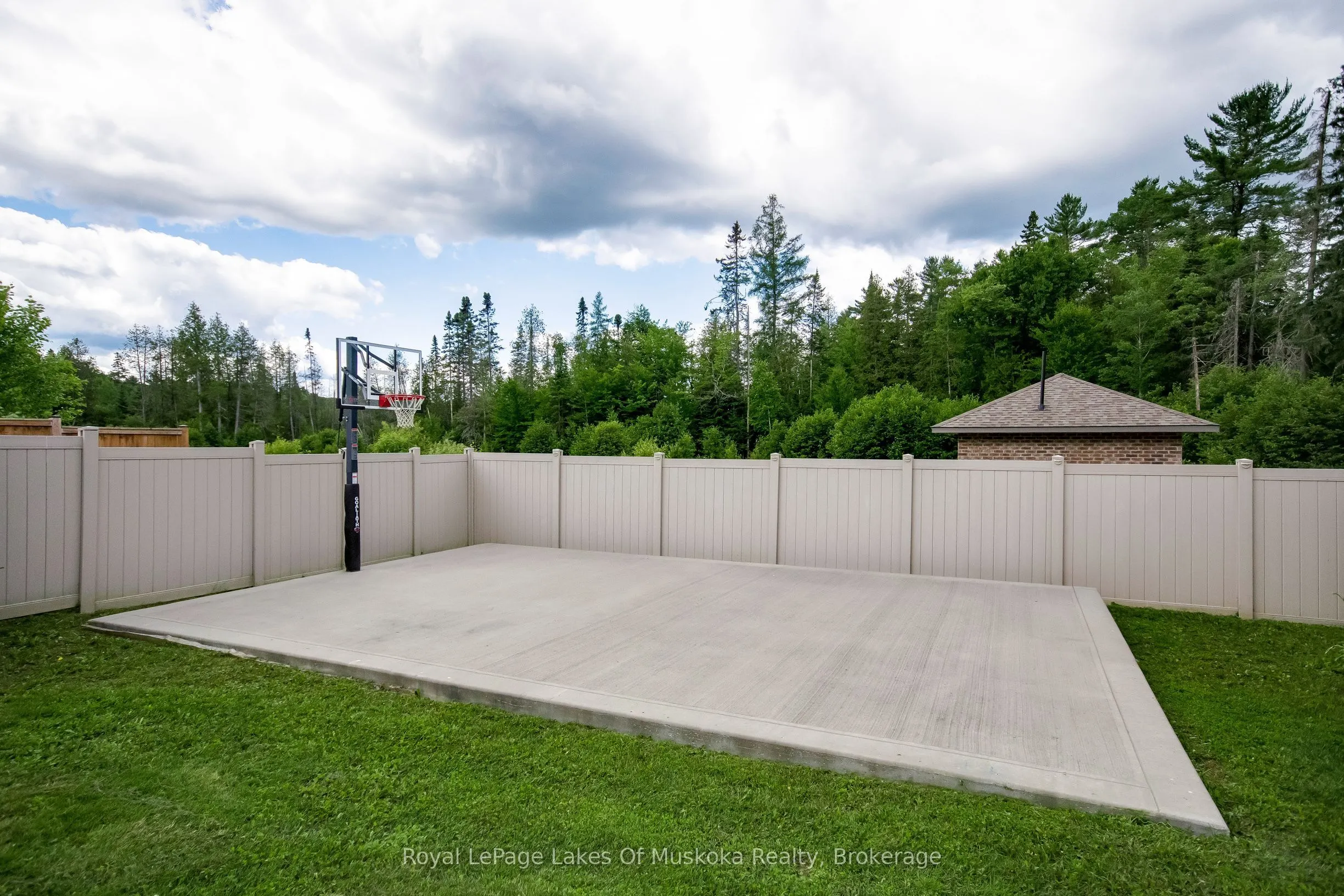 75 SELKIRK Drive