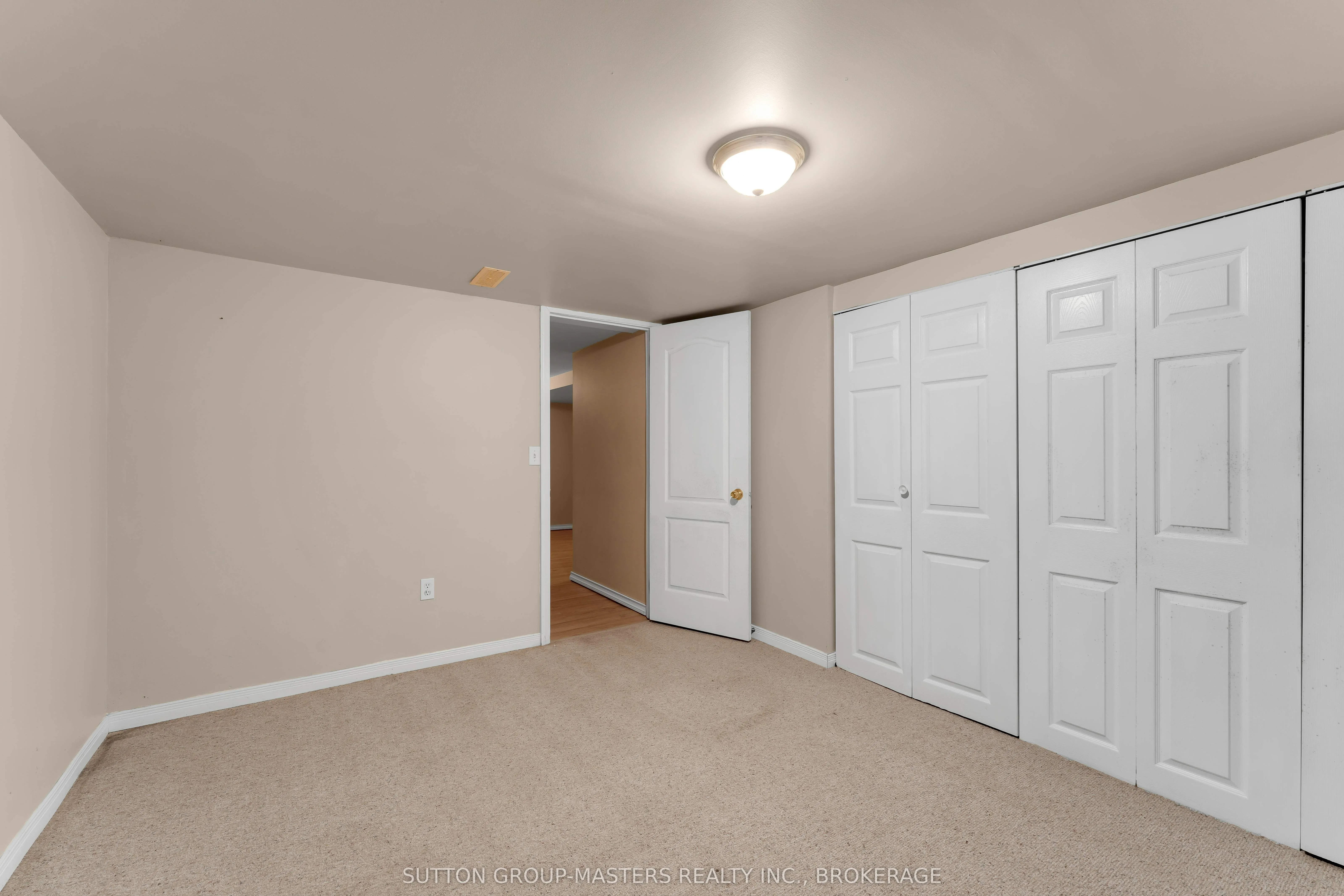 1049 Waterbury Crescent