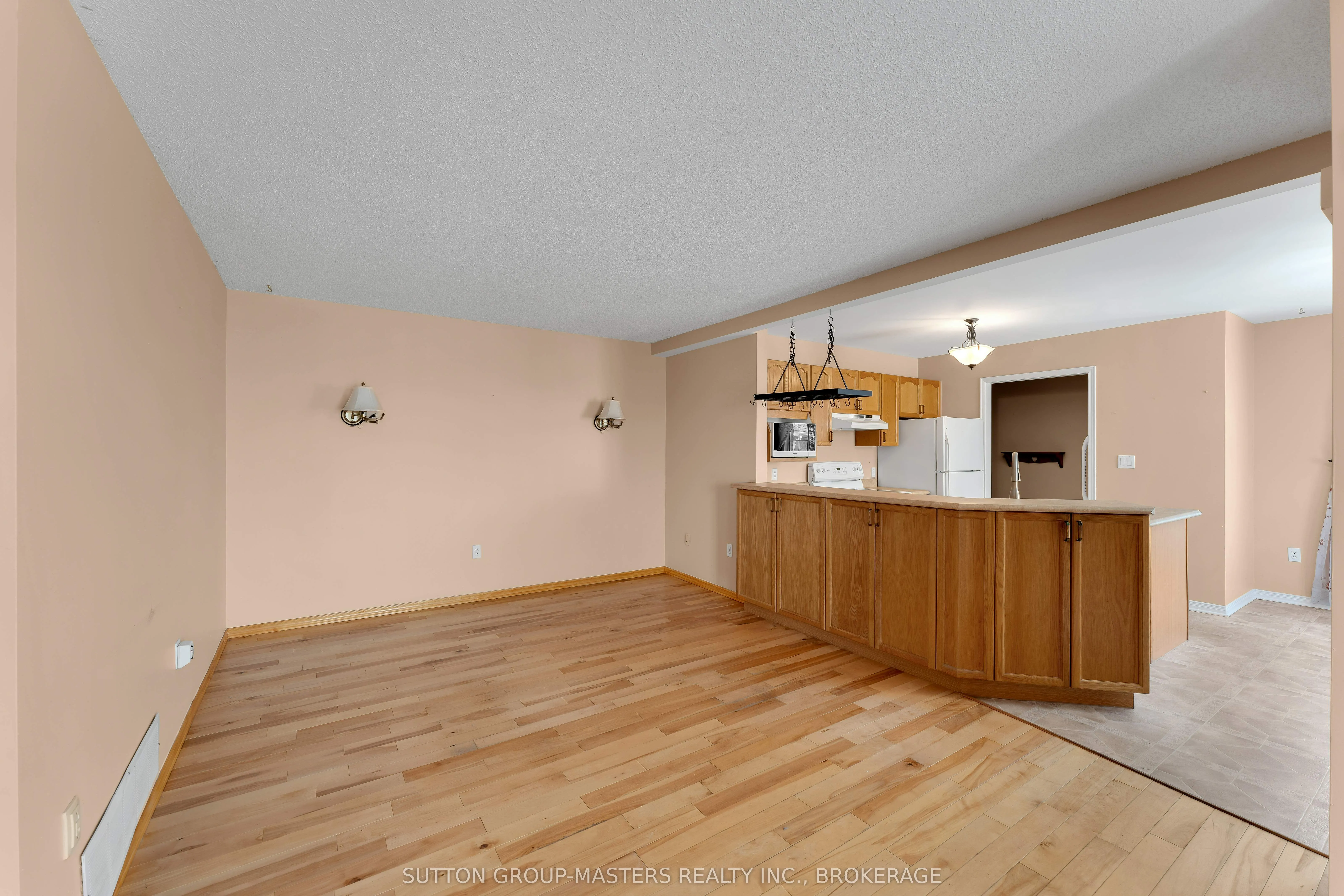 1049 Waterbury Crescent