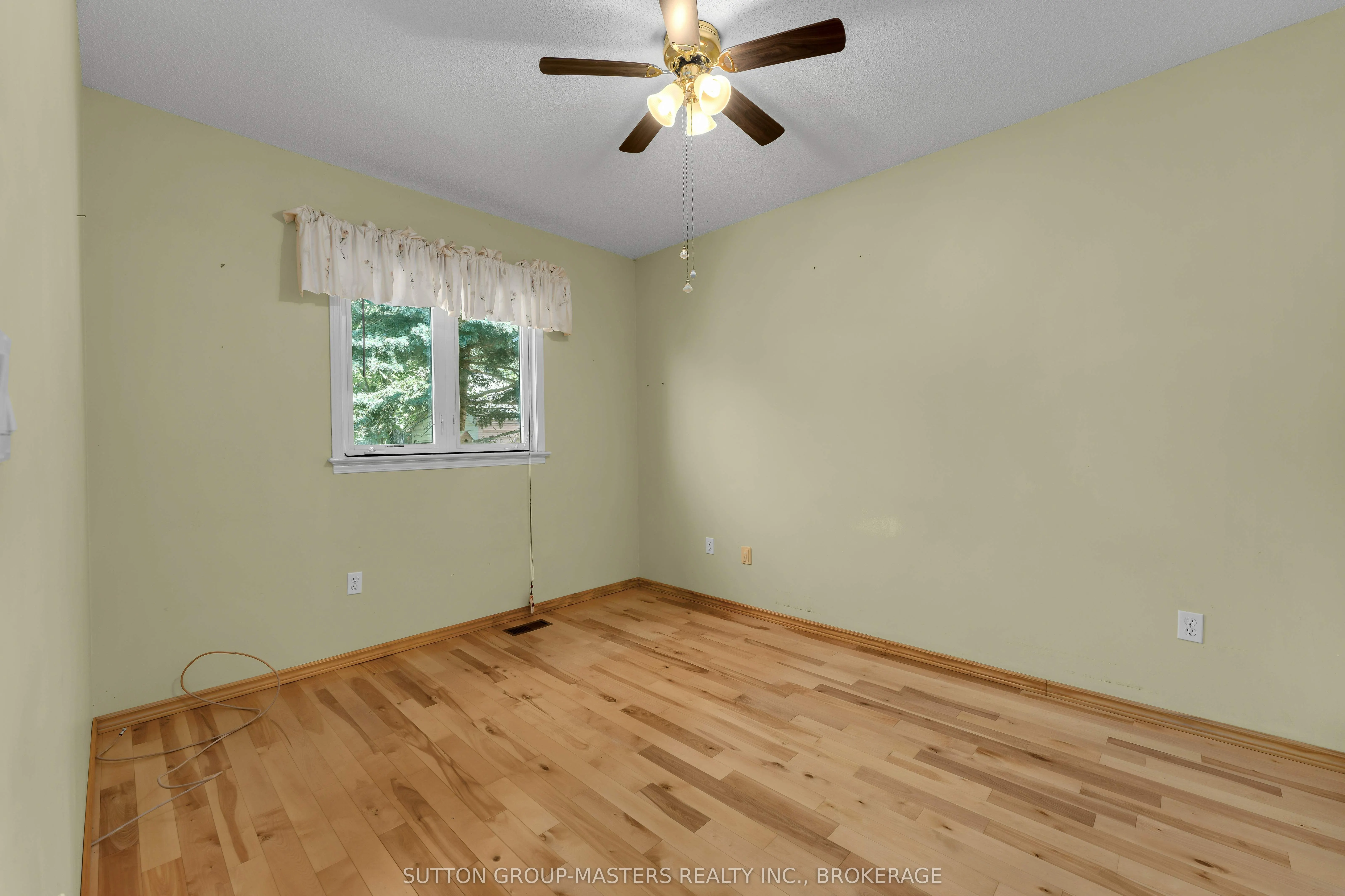 1049 Waterbury Crescent