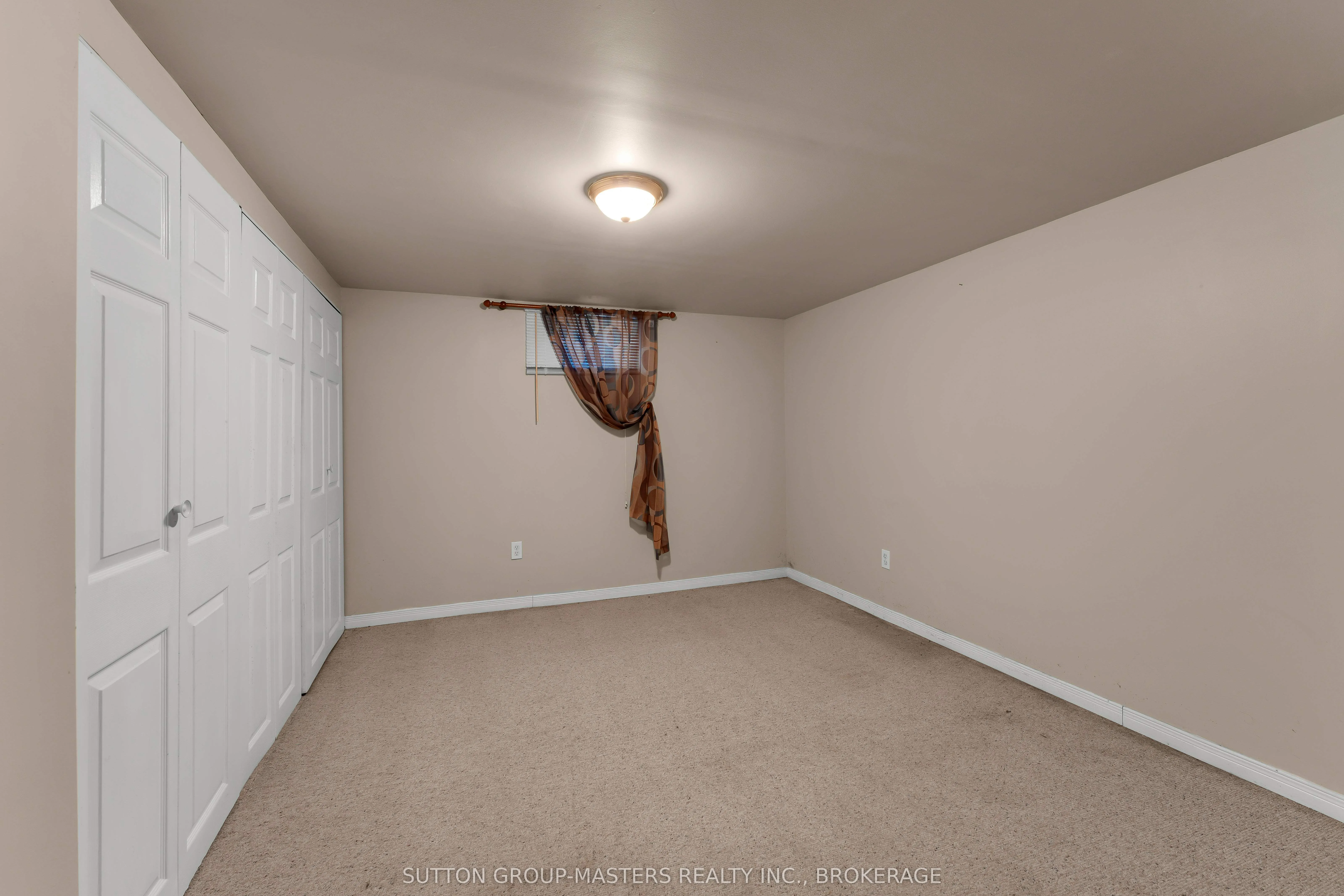 1049 Waterbury Crescent