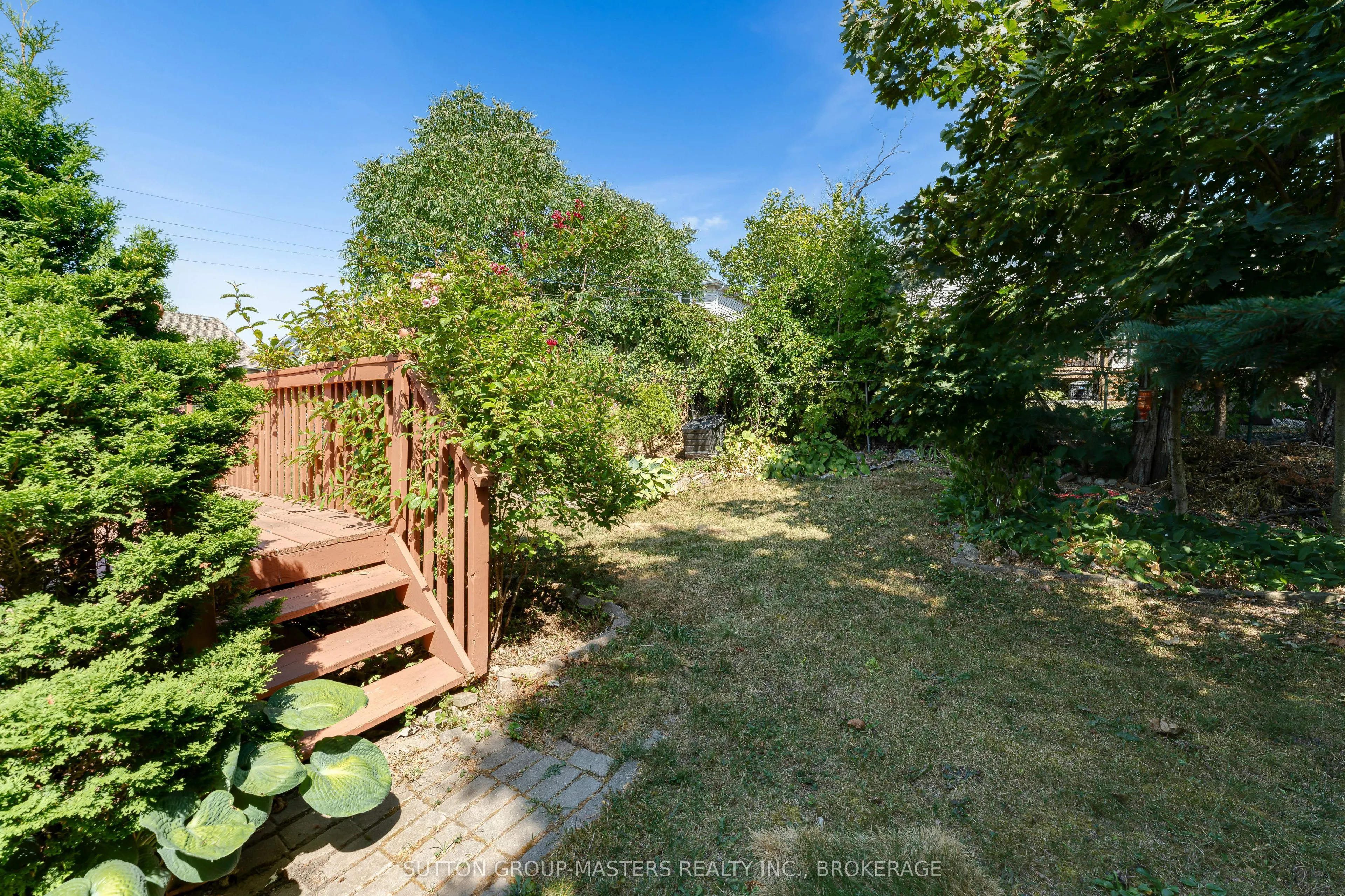 1049 Waterbury Crescent