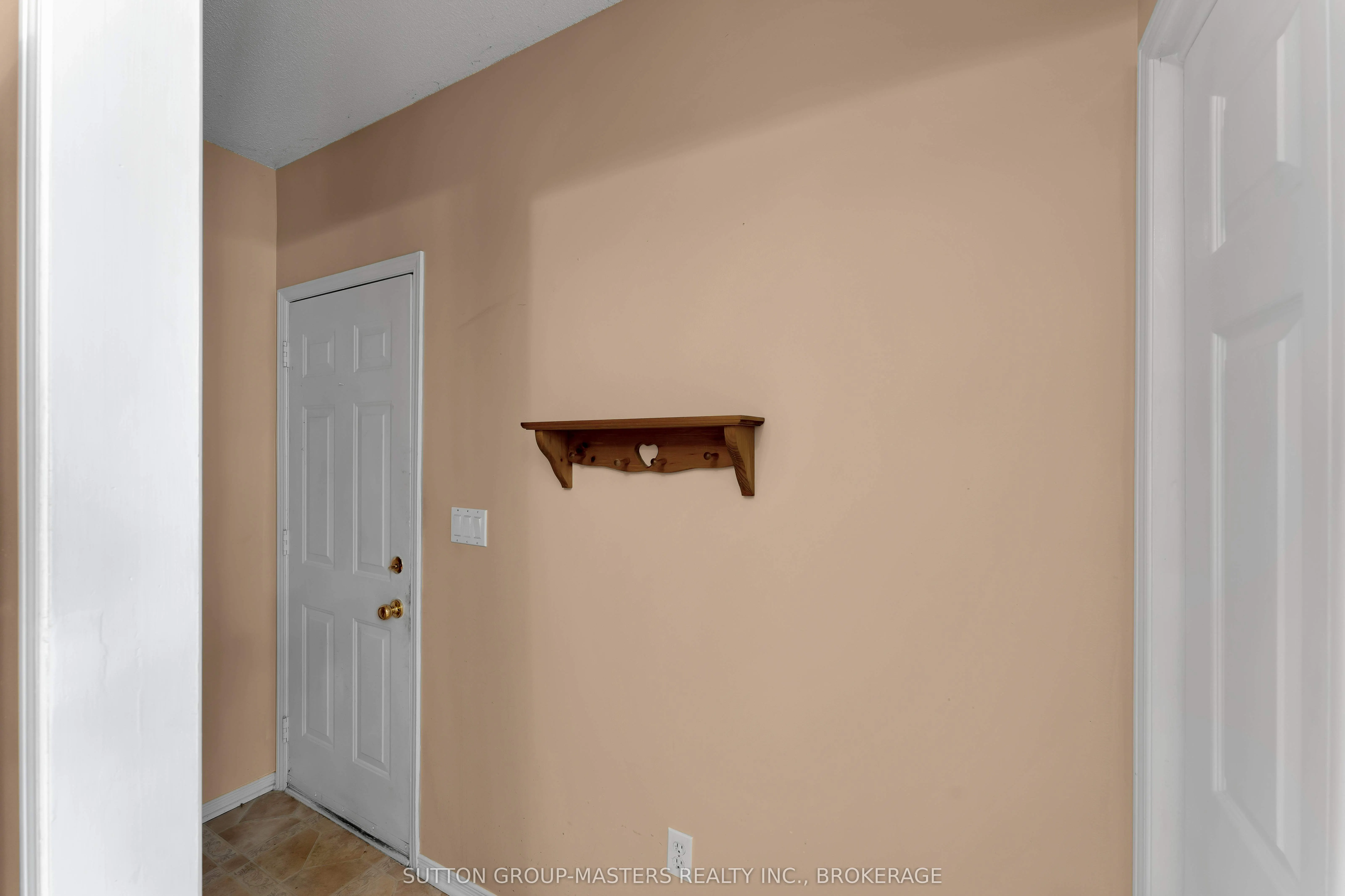 1049 Waterbury Crescent