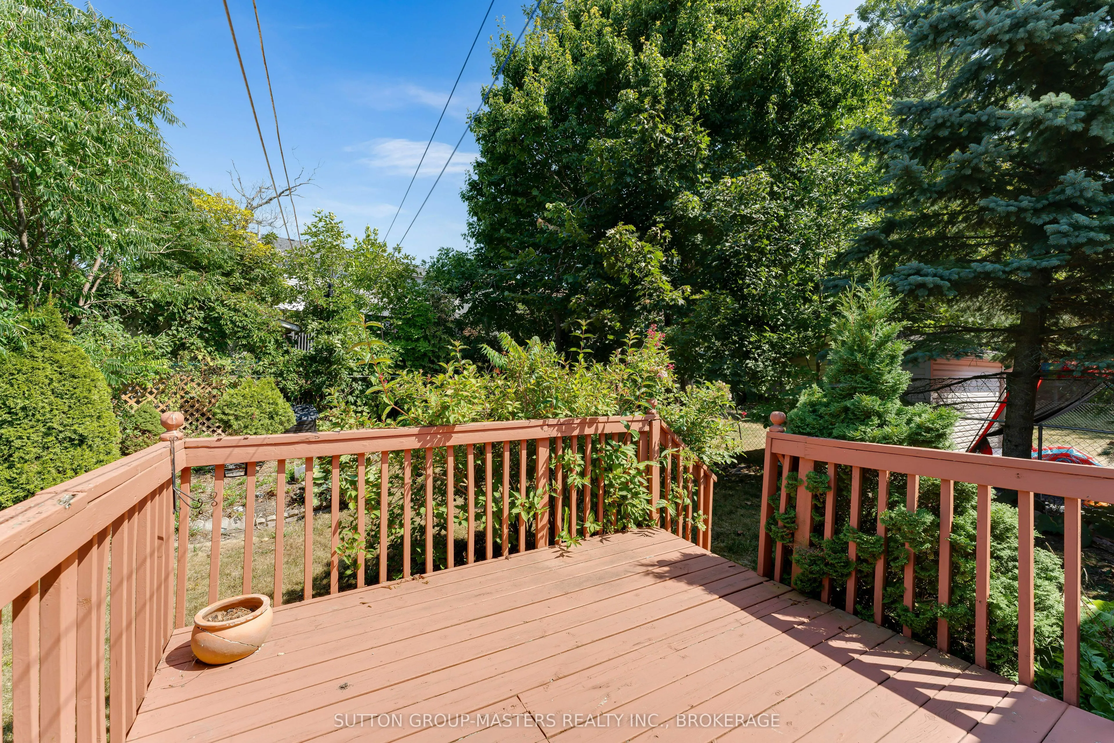 1049 Waterbury Crescent