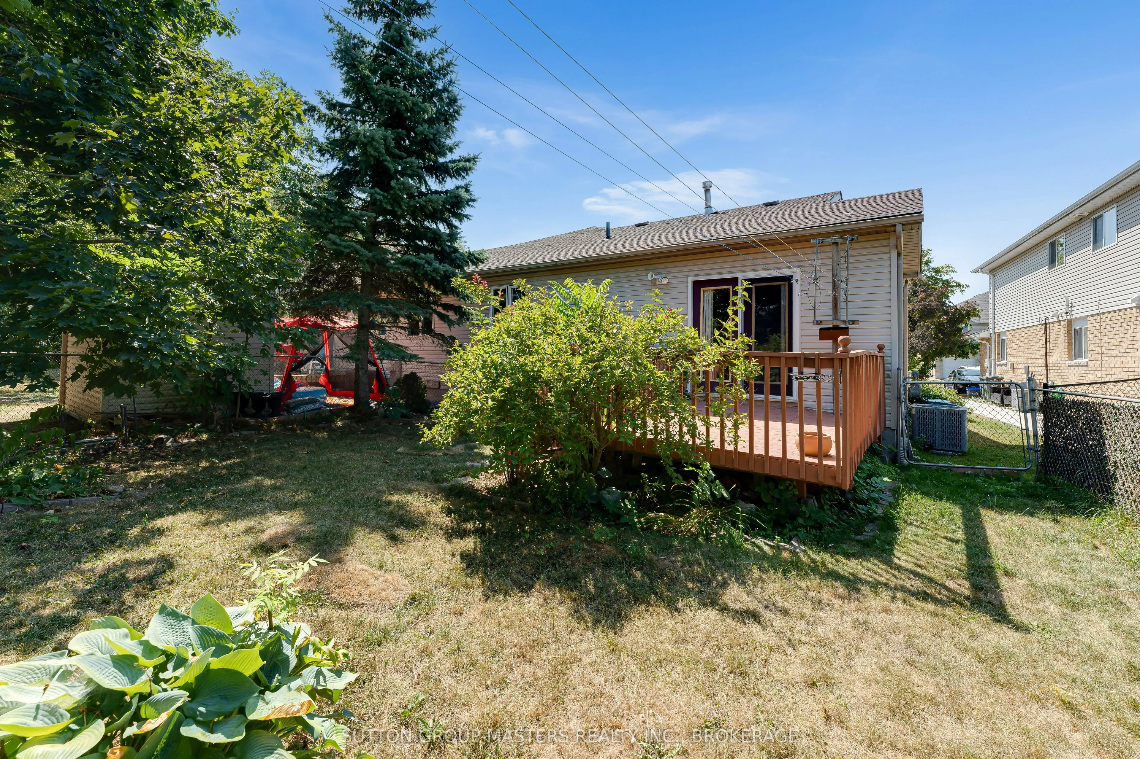 1049 Waterbury Crescent