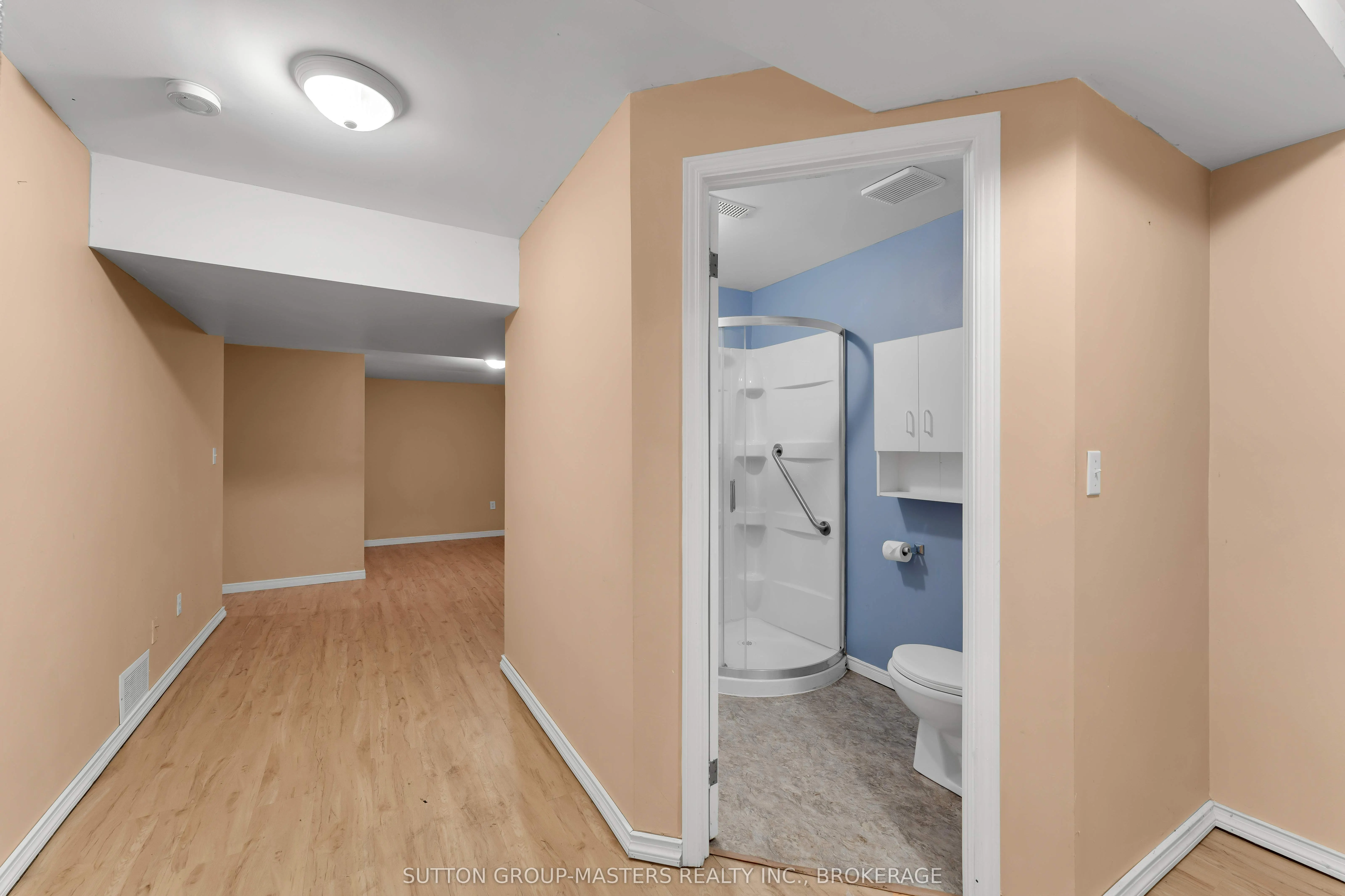 1049 Waterbury Crescent