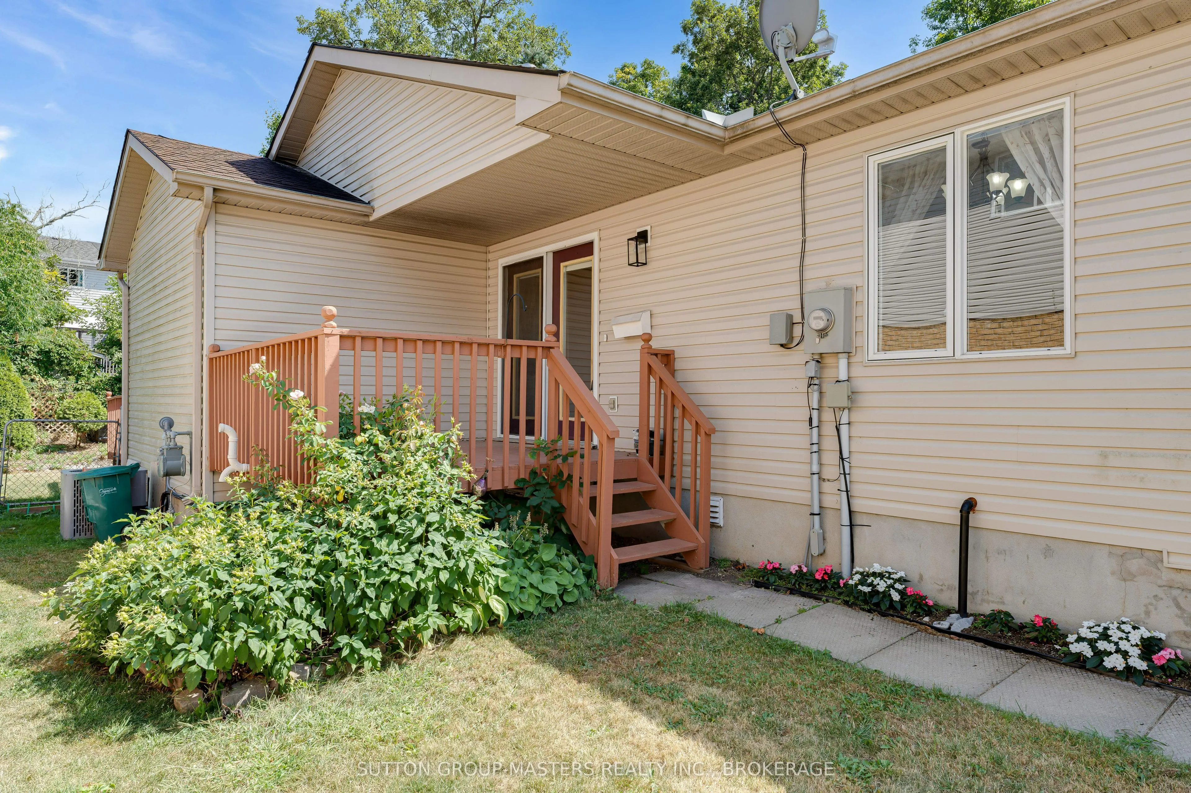 1049 Waterbury Crescent