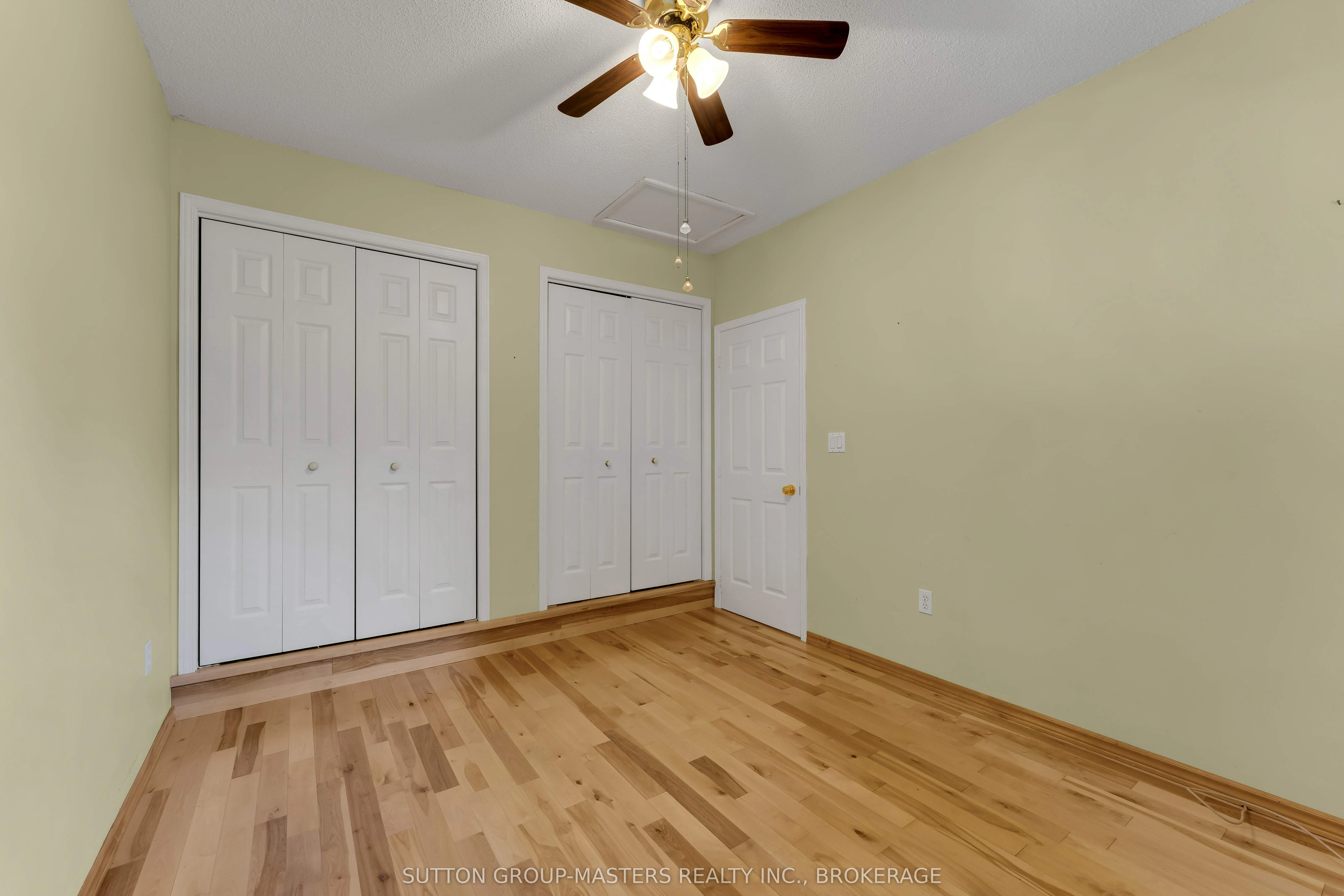 1049 Waterbury Crescent