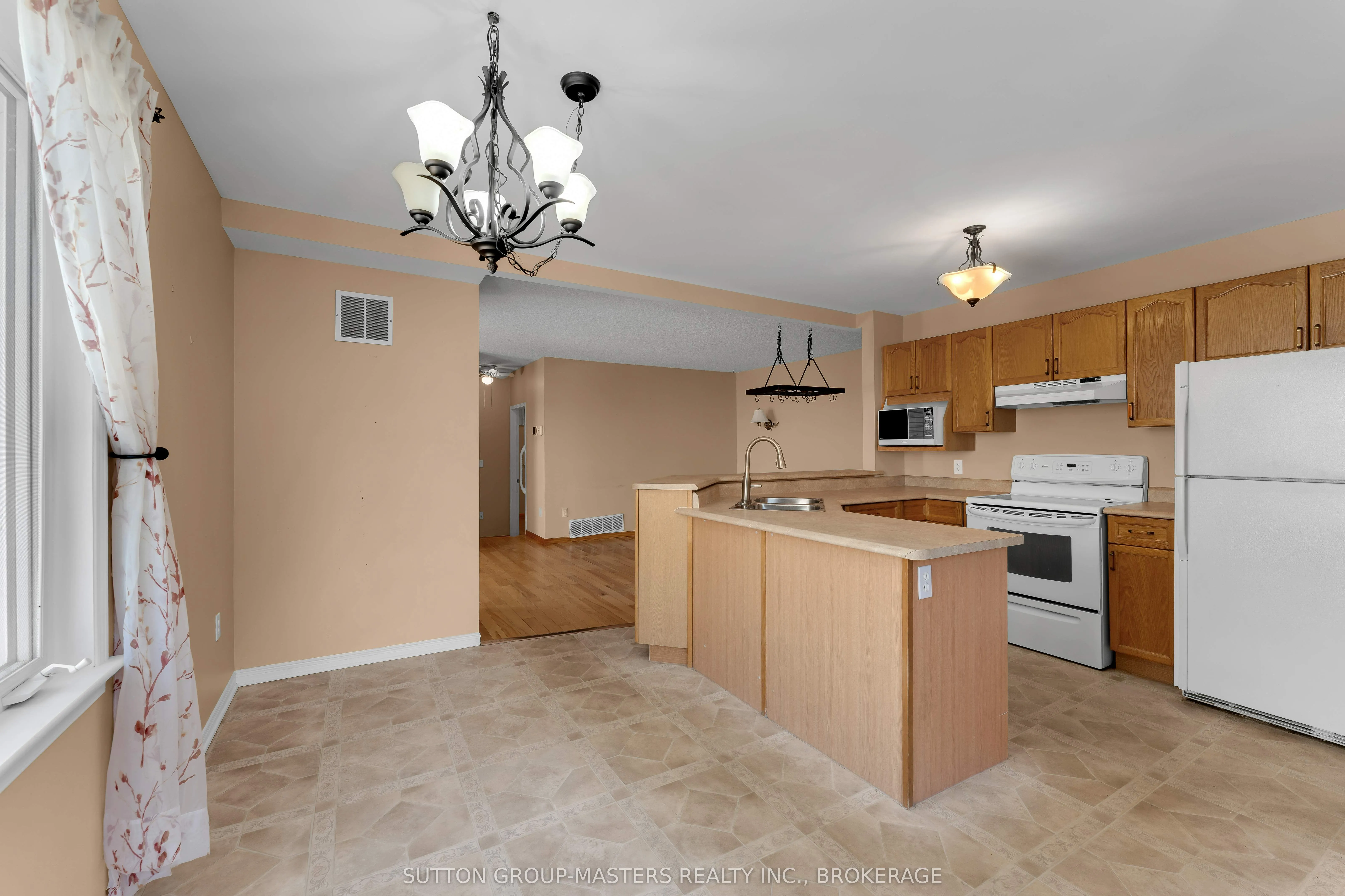 1049 Waterbury Crescent