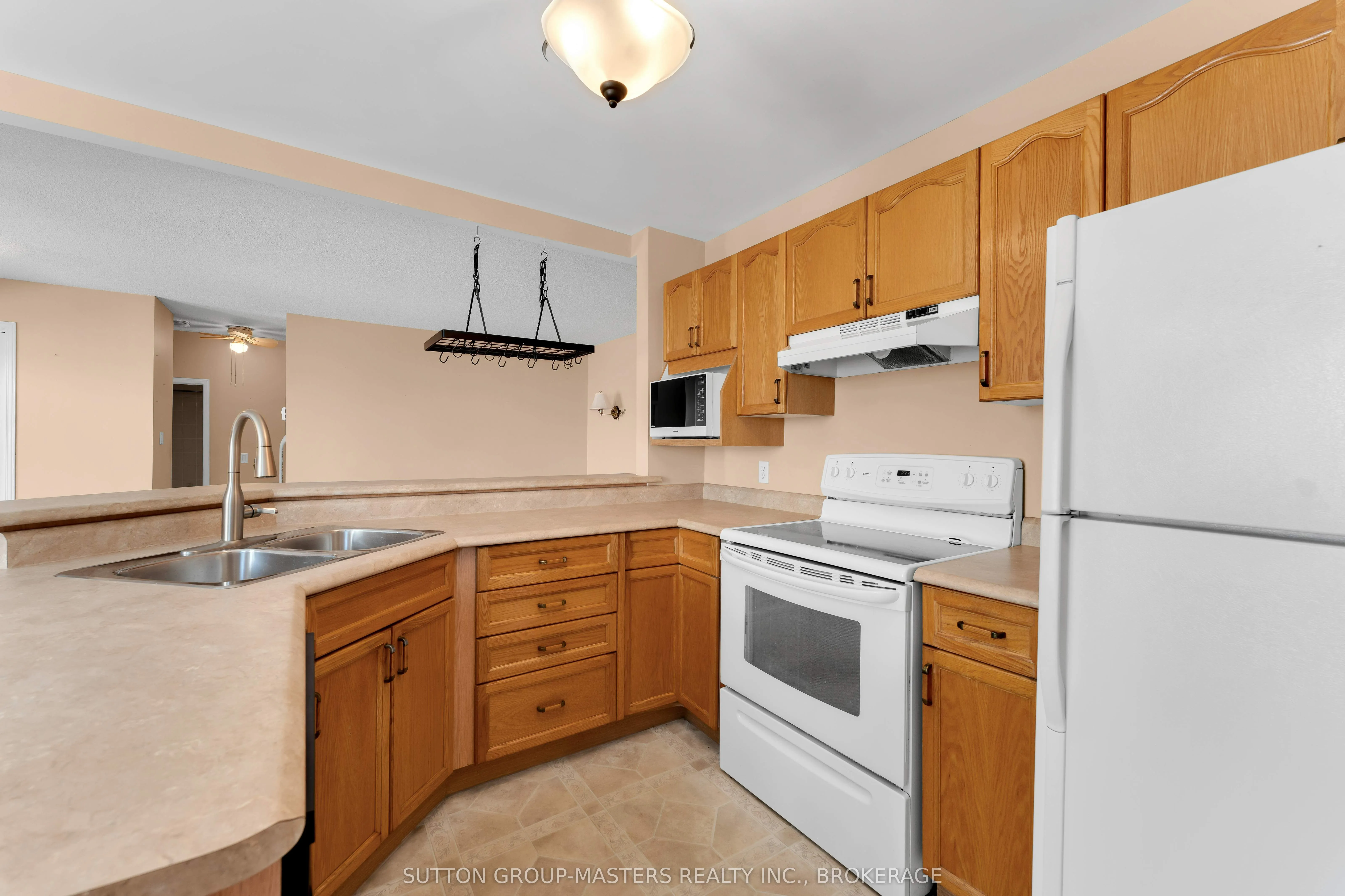 1049 Waterbury Crescent