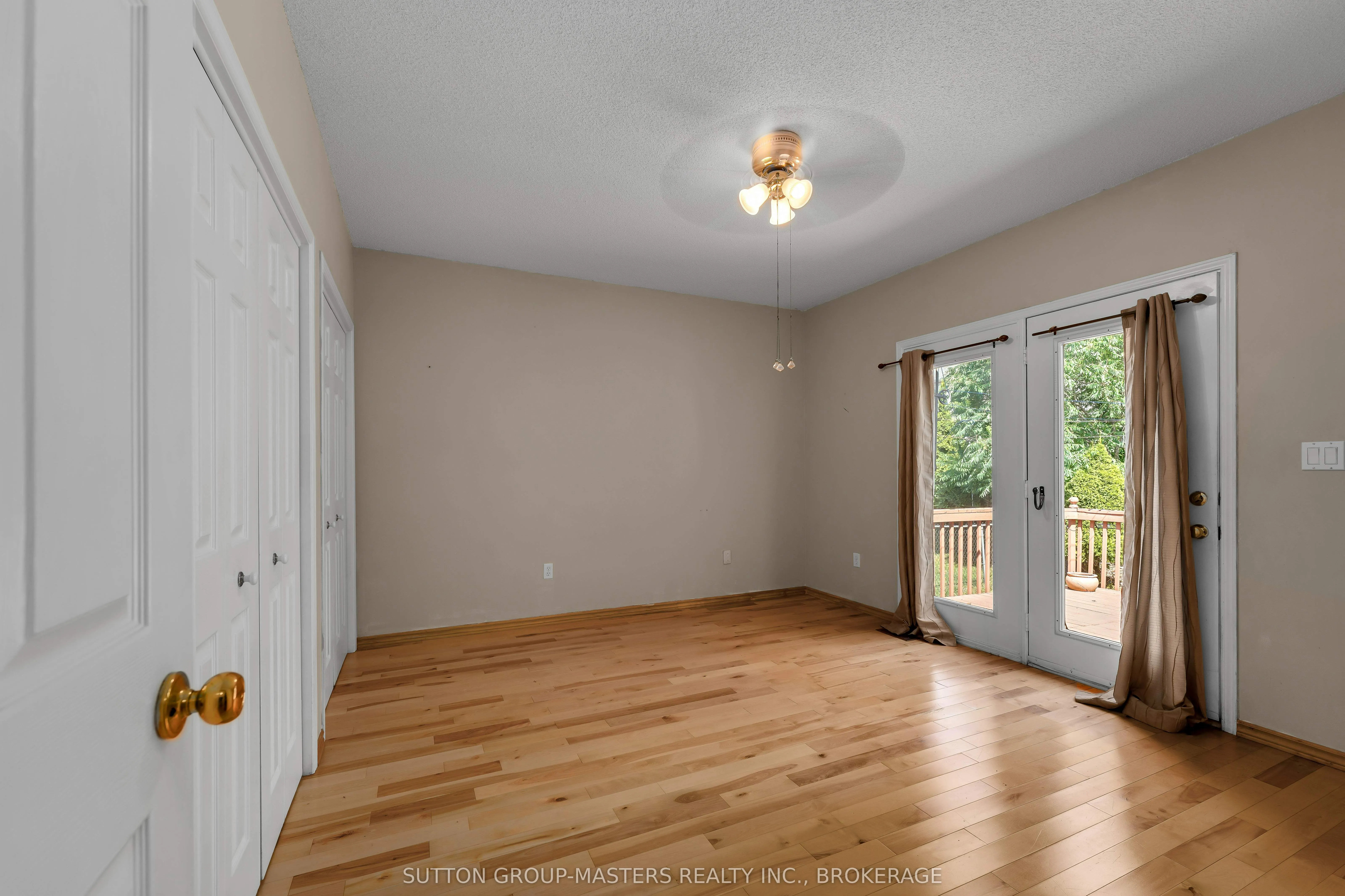 1049 Waterbury Crescent