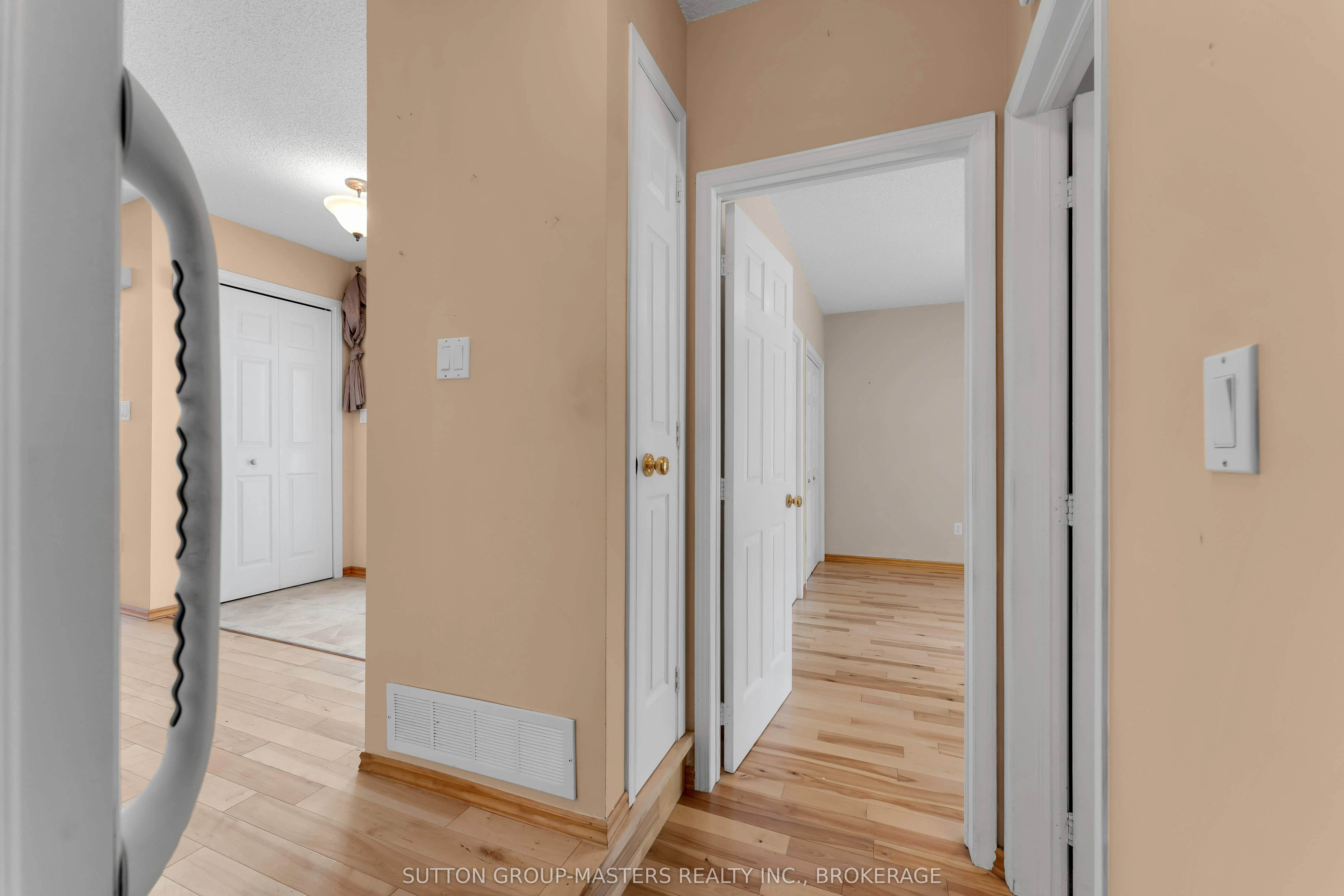 1049 Waterbury Crescent