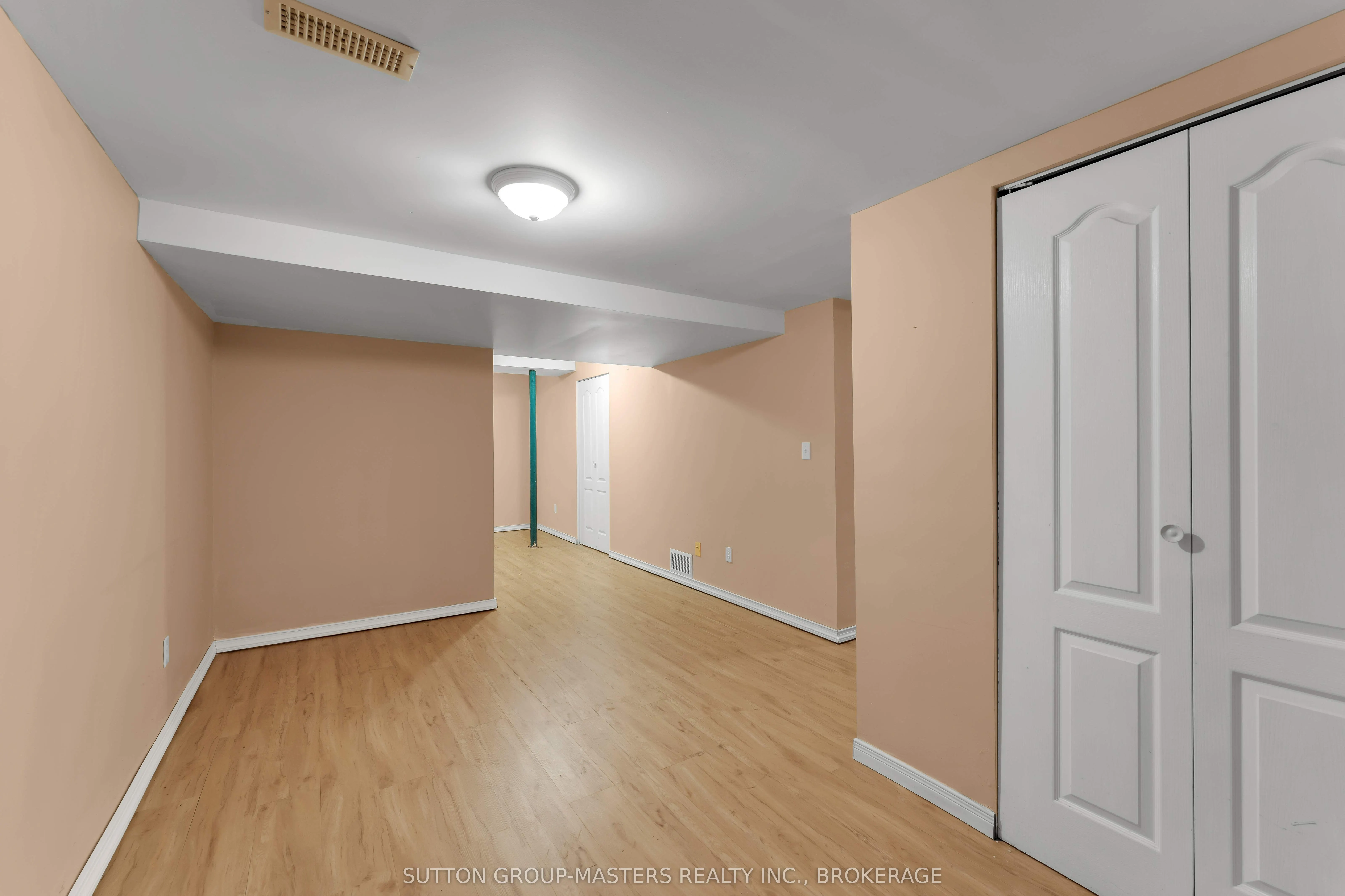 1049 Waterbury Crescent