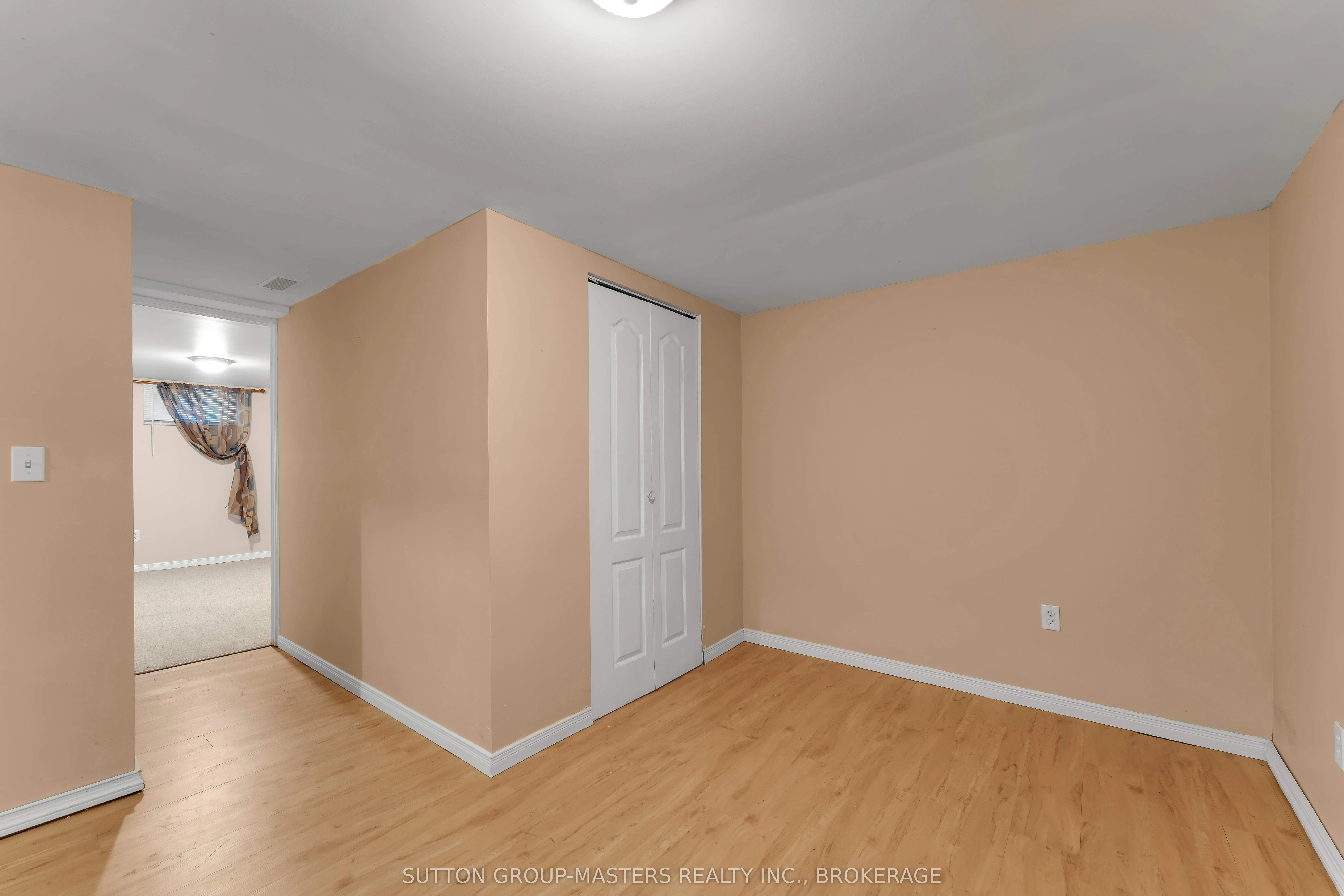 1049 Waterbury Crescent