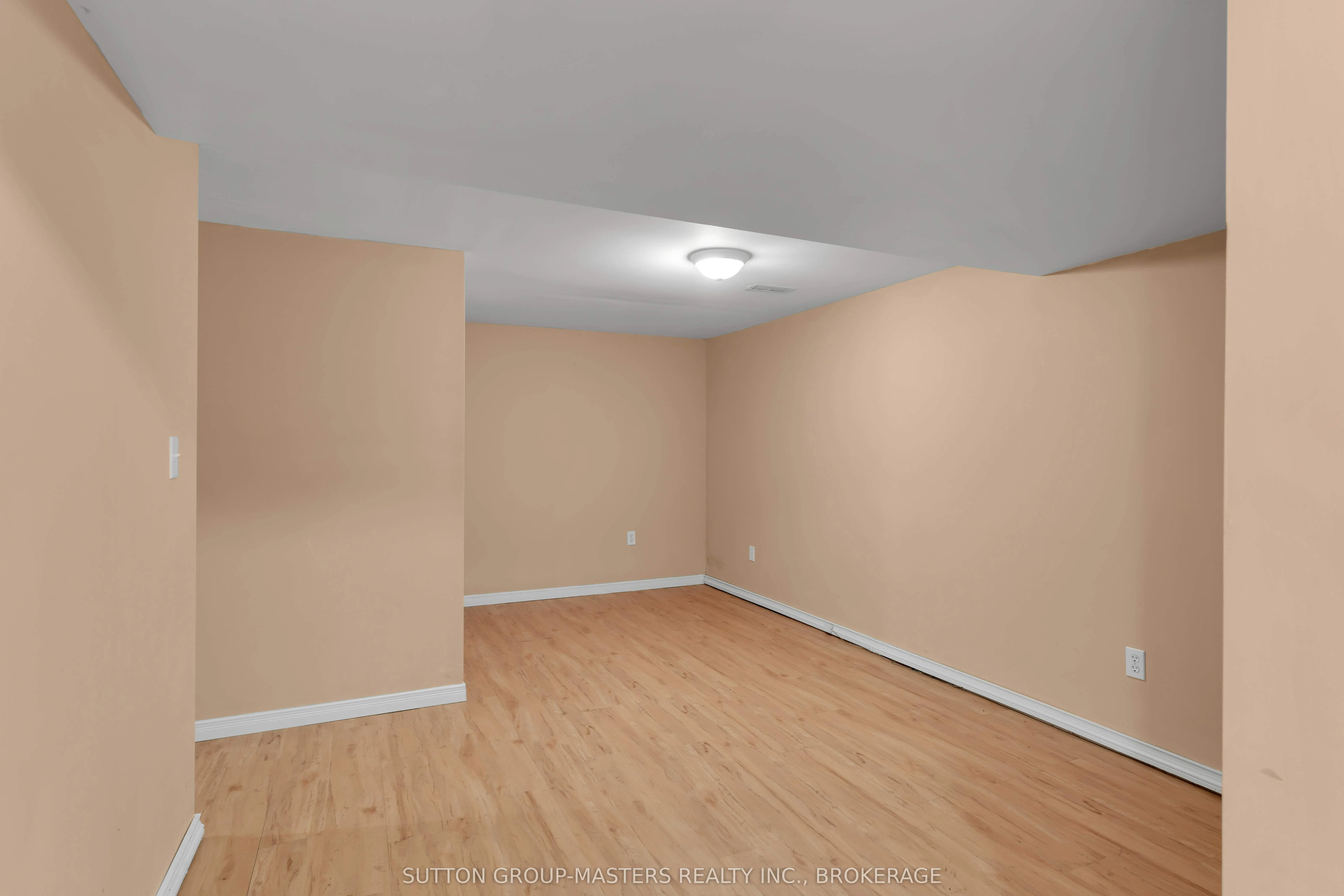 1049 Waterbury Crescent