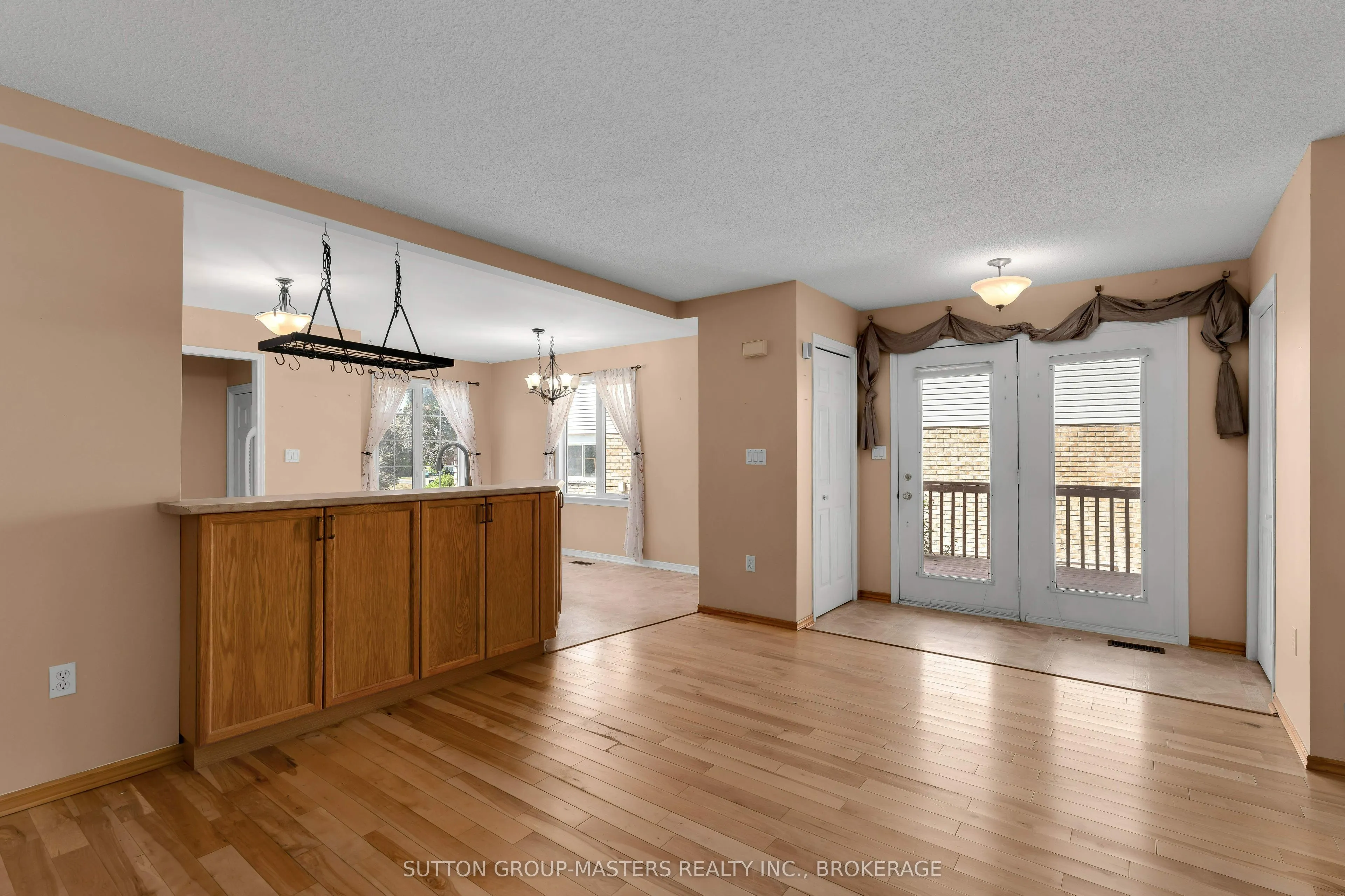 1049 Waterbury Crescent