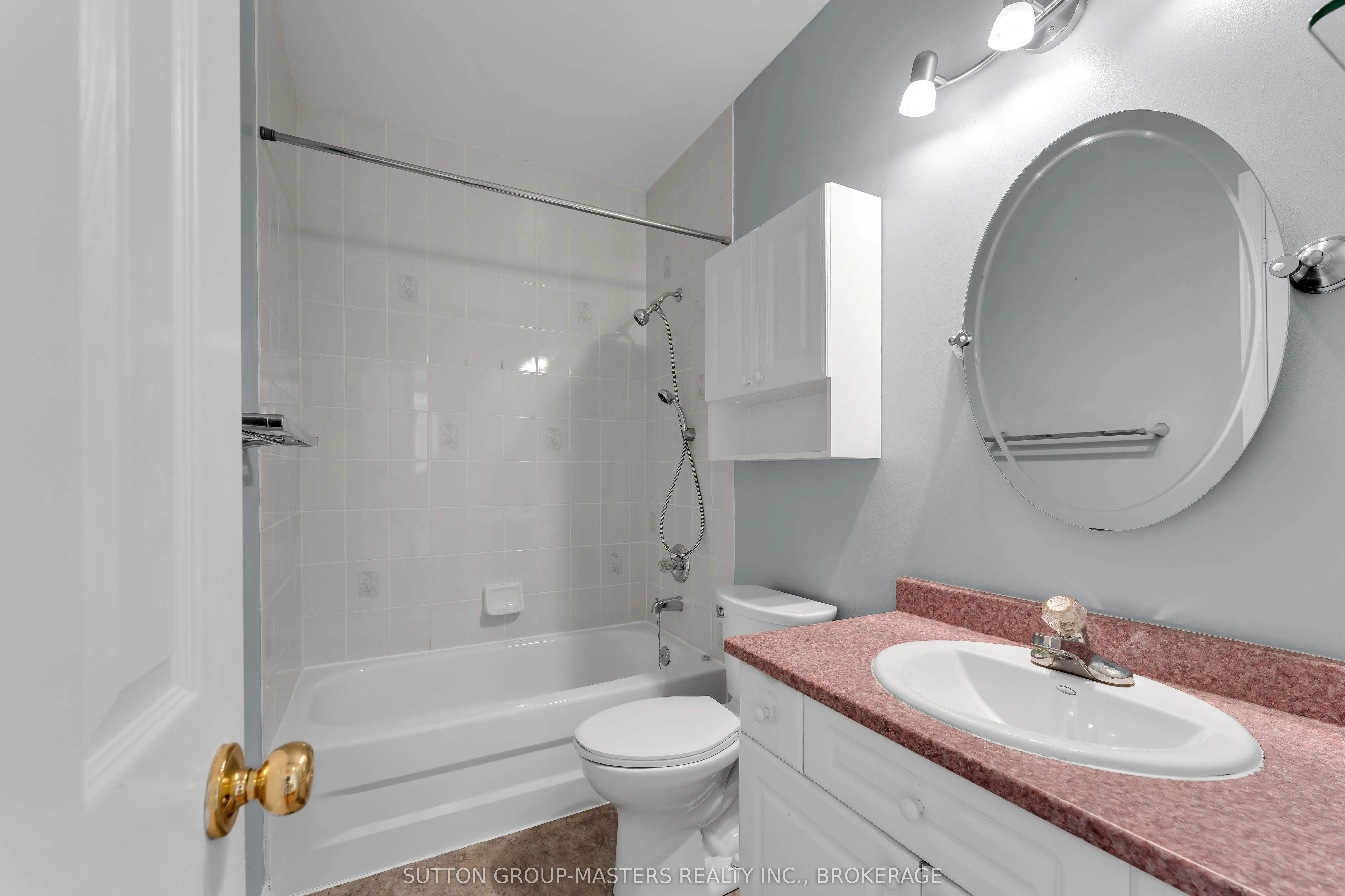 1049 Waterbury Crescent