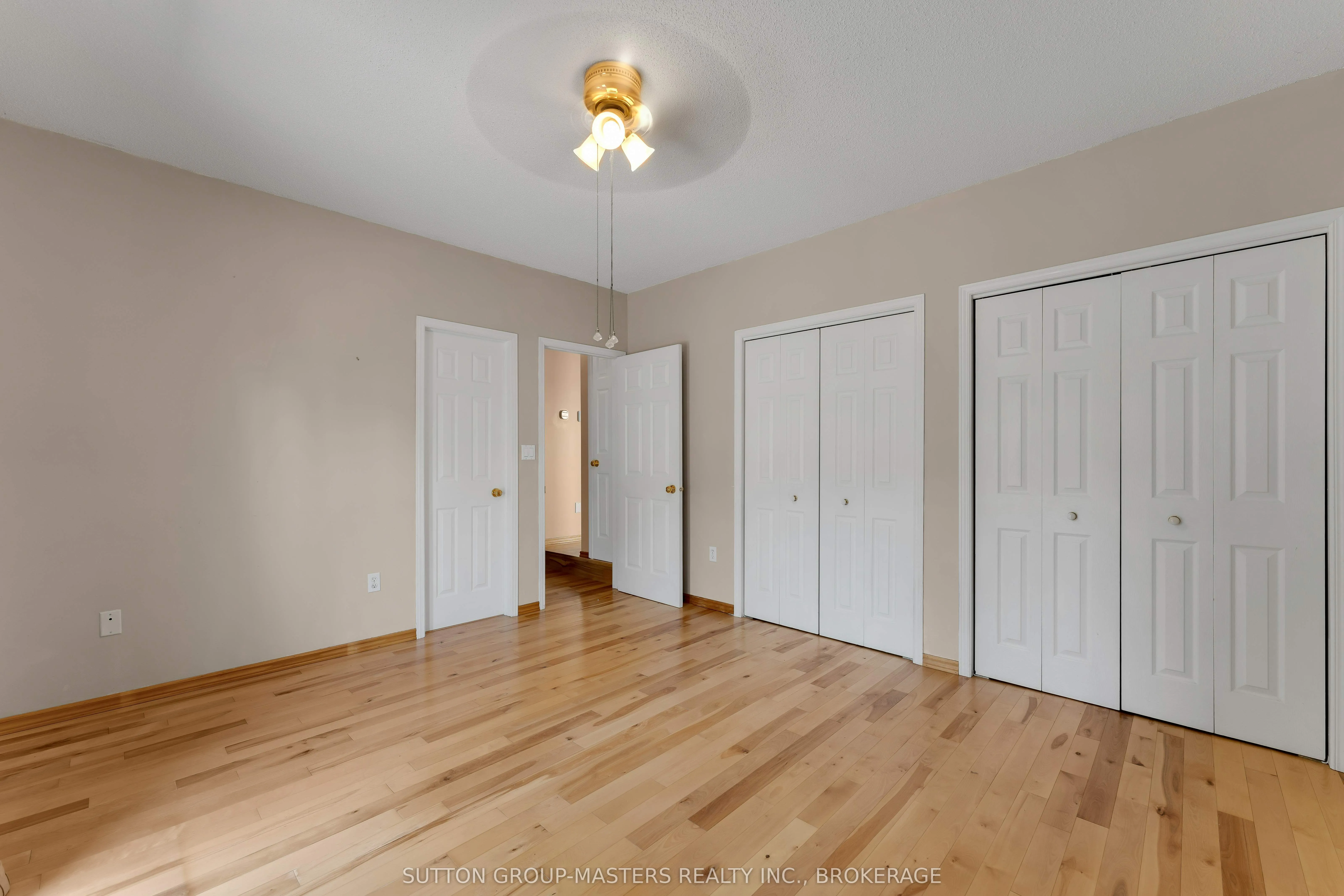 1049 Waterbury Crescent