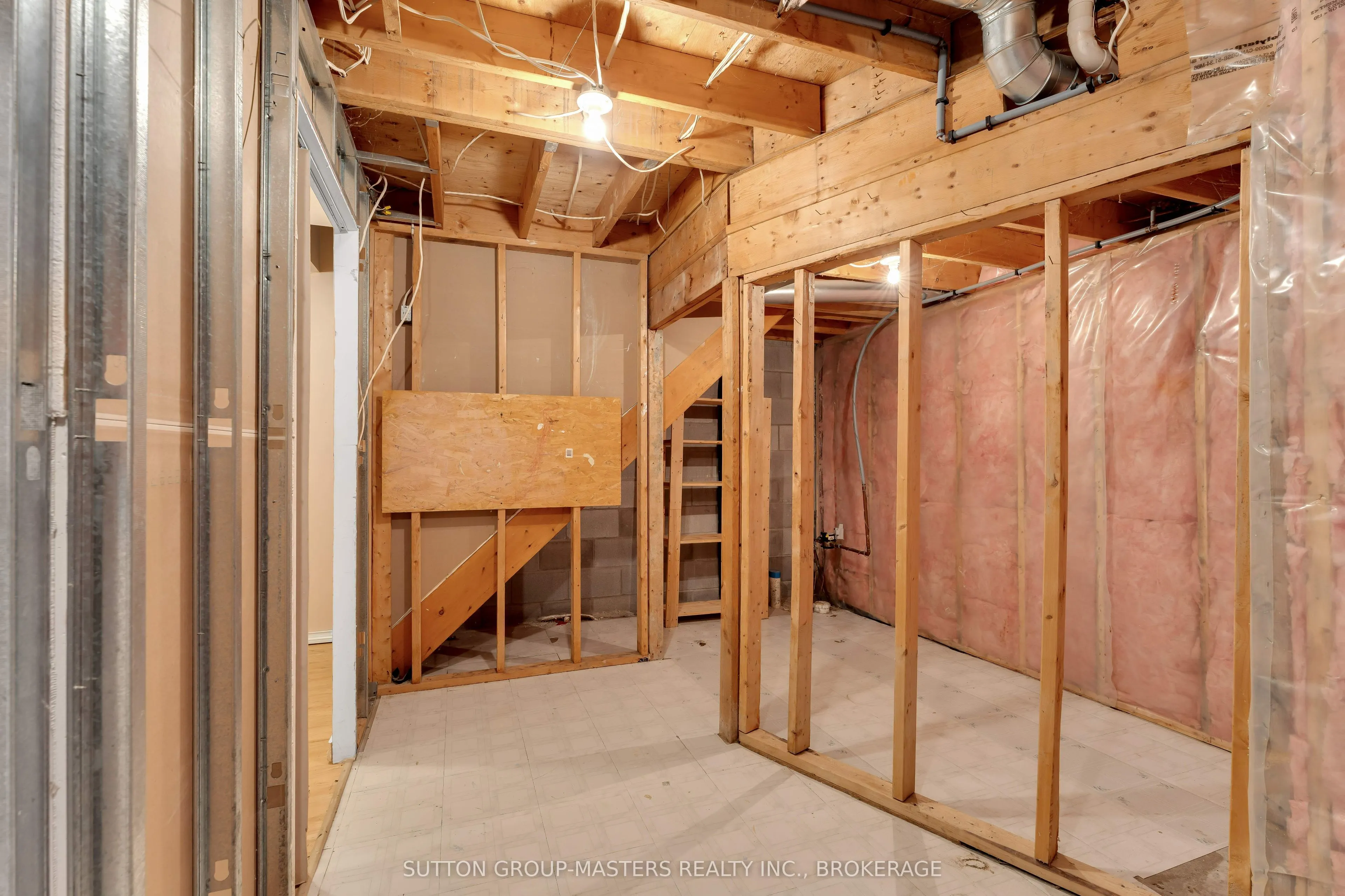 1049 Waterbury Crescent