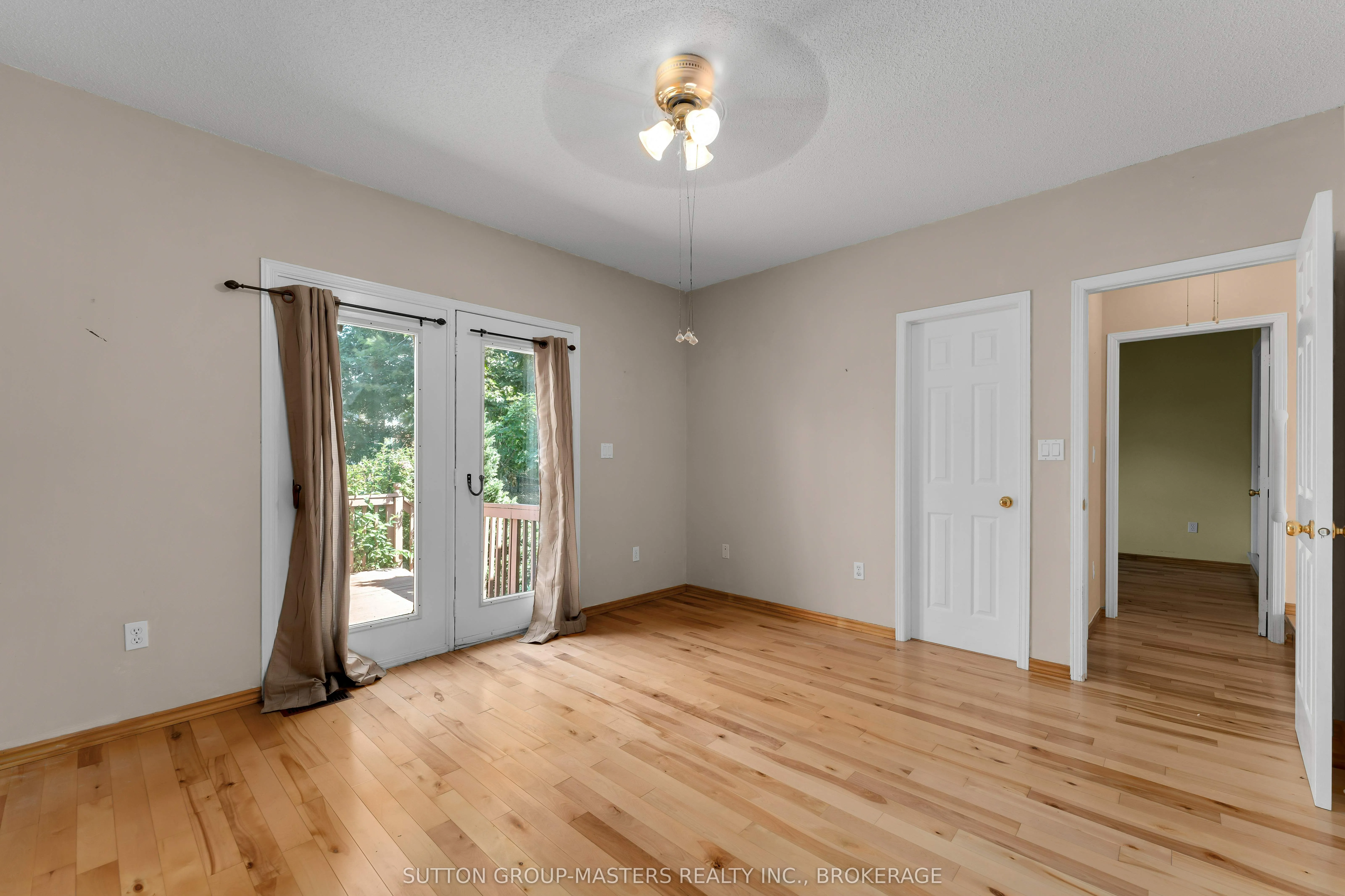 1049 Waterbury Crescent