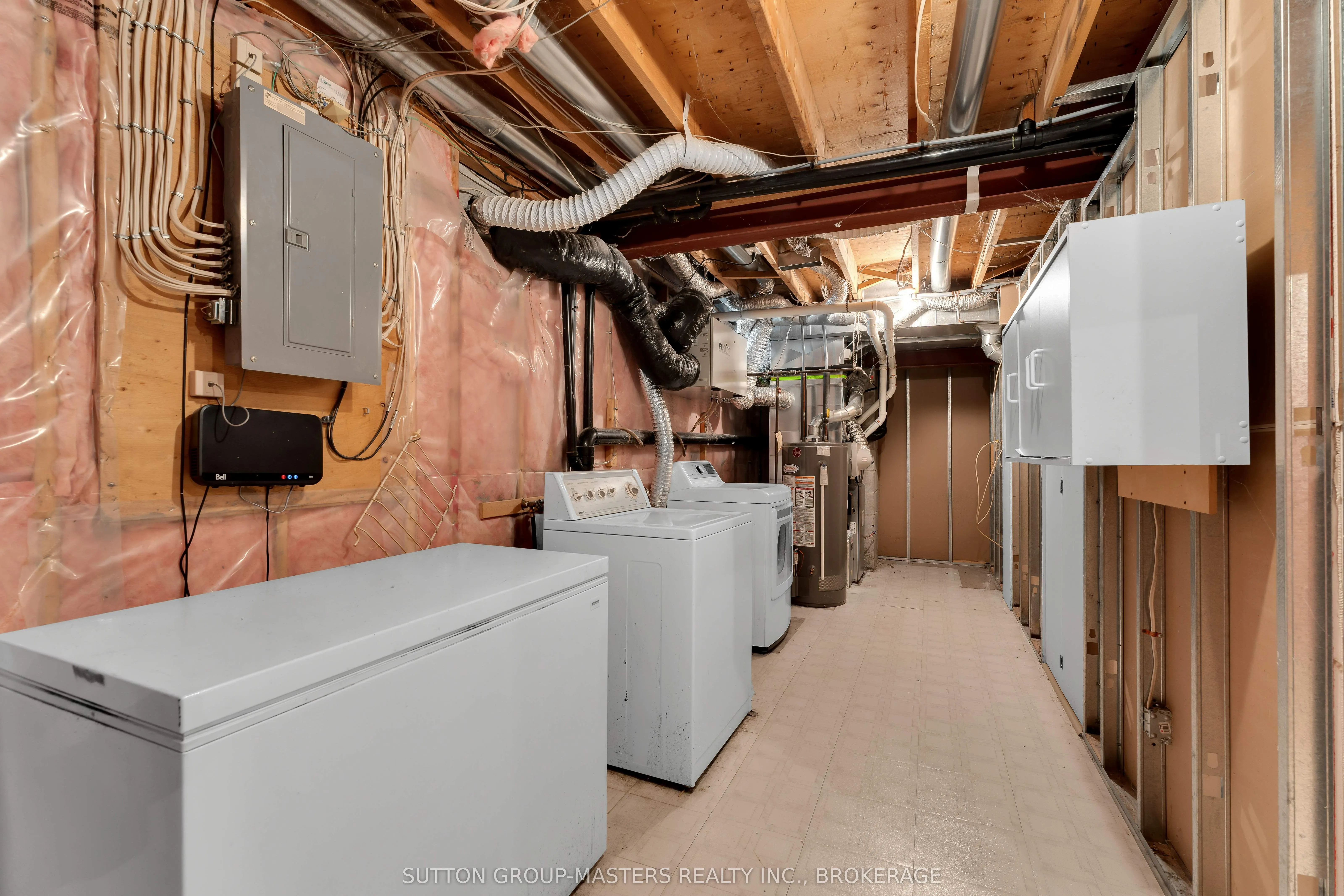 1049 Waterbury Crescent