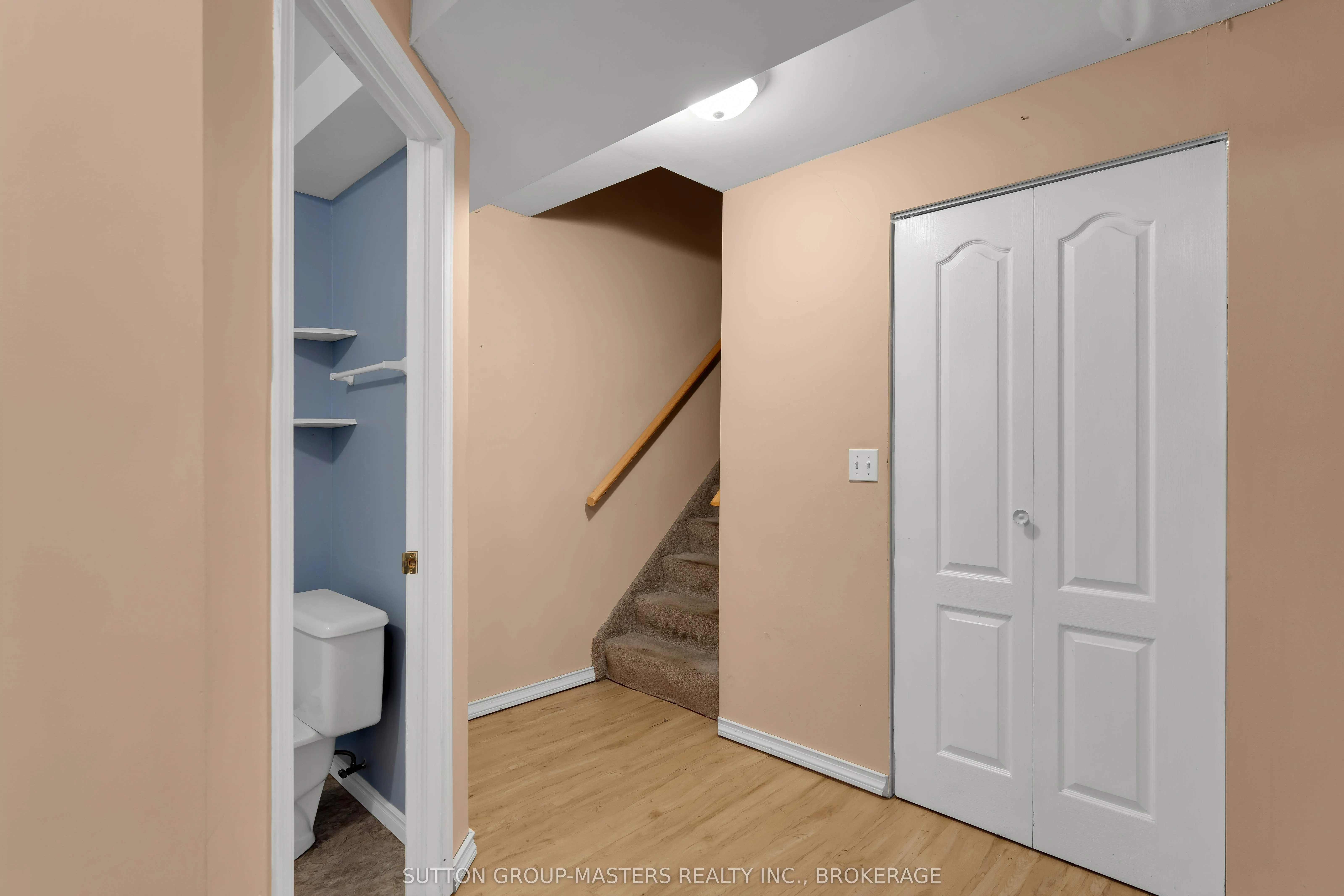 1049 Waterbury Crescent