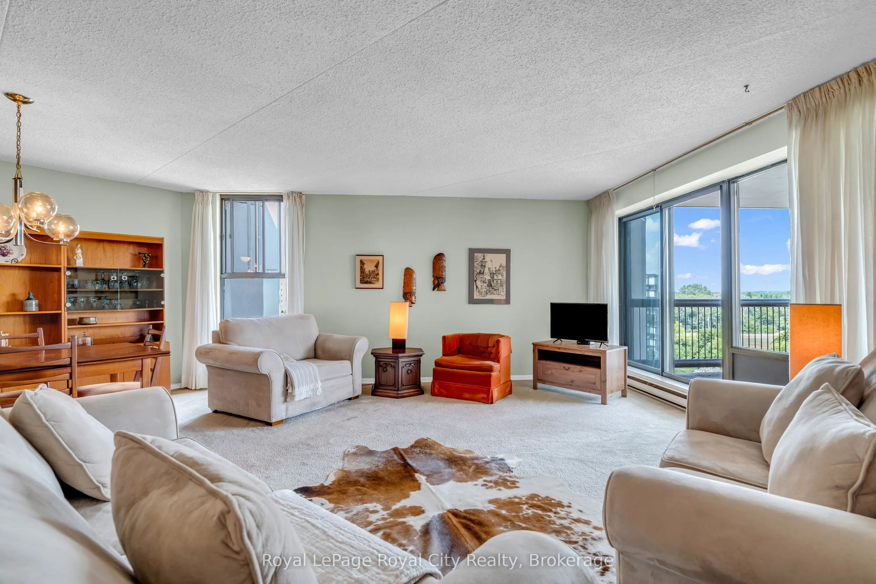 22 Marilyn Drive, #803