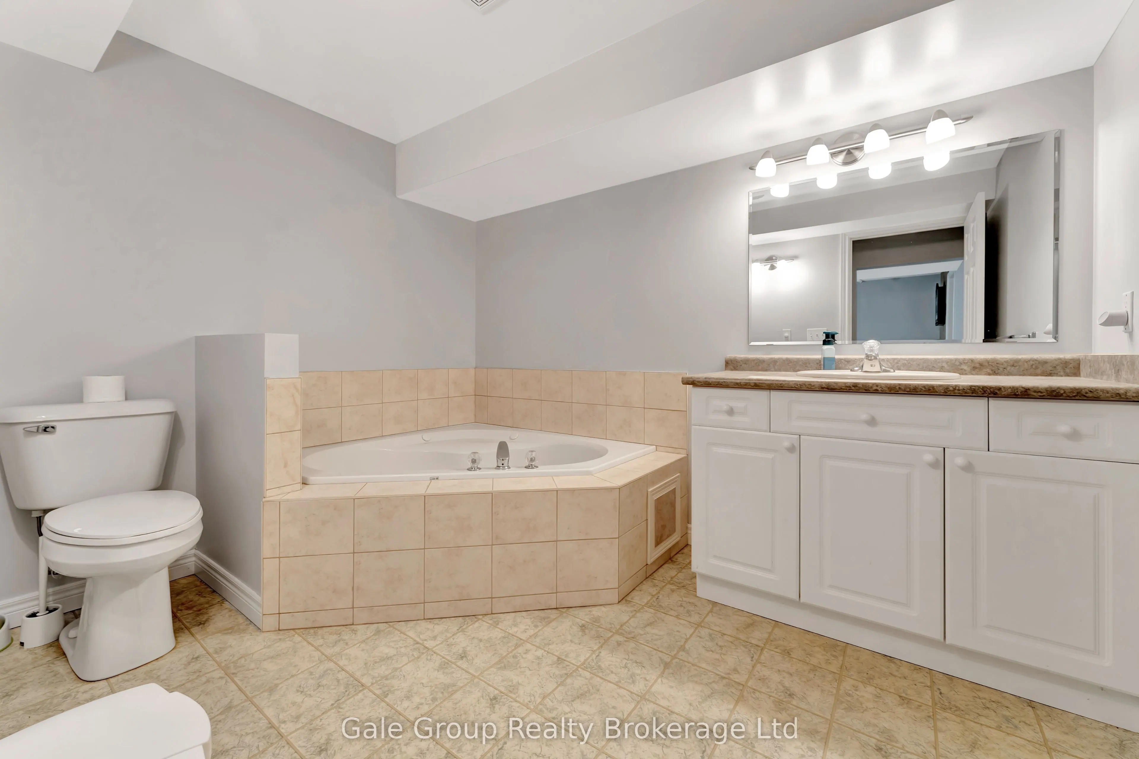 693 Southwood Way, #9