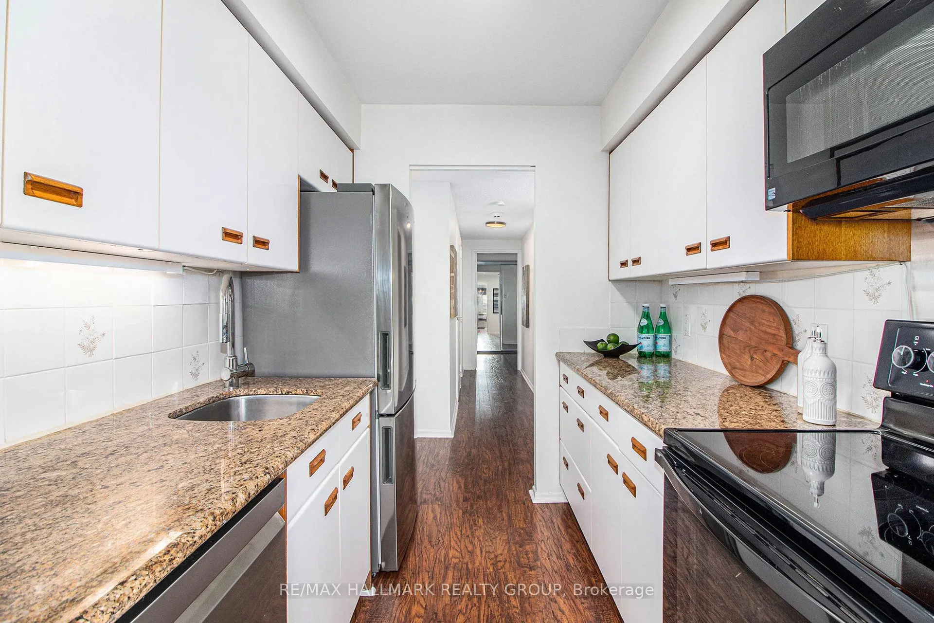 158C McArthur Avenue, #PH4