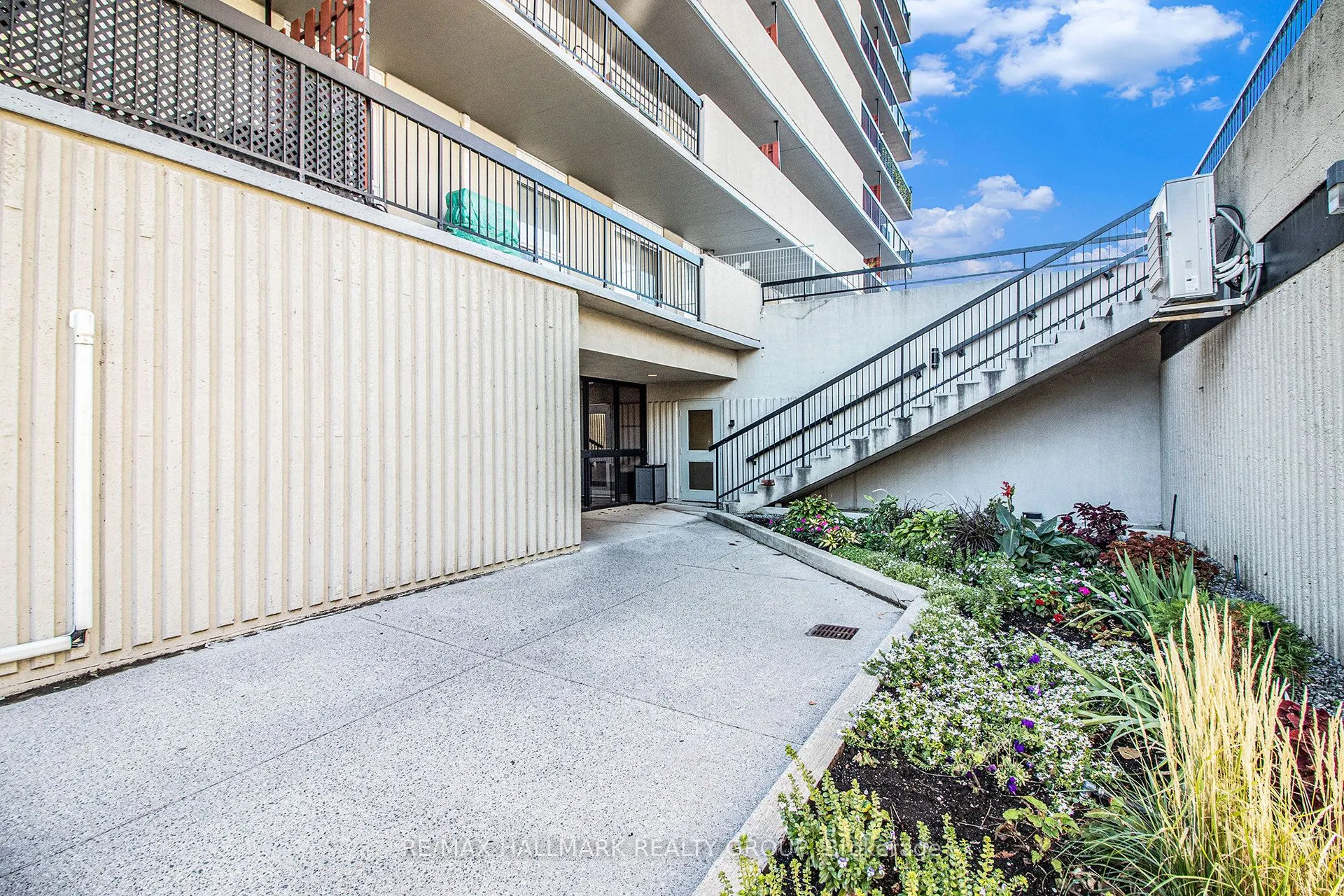 158C McArthur Avenue, #PH4