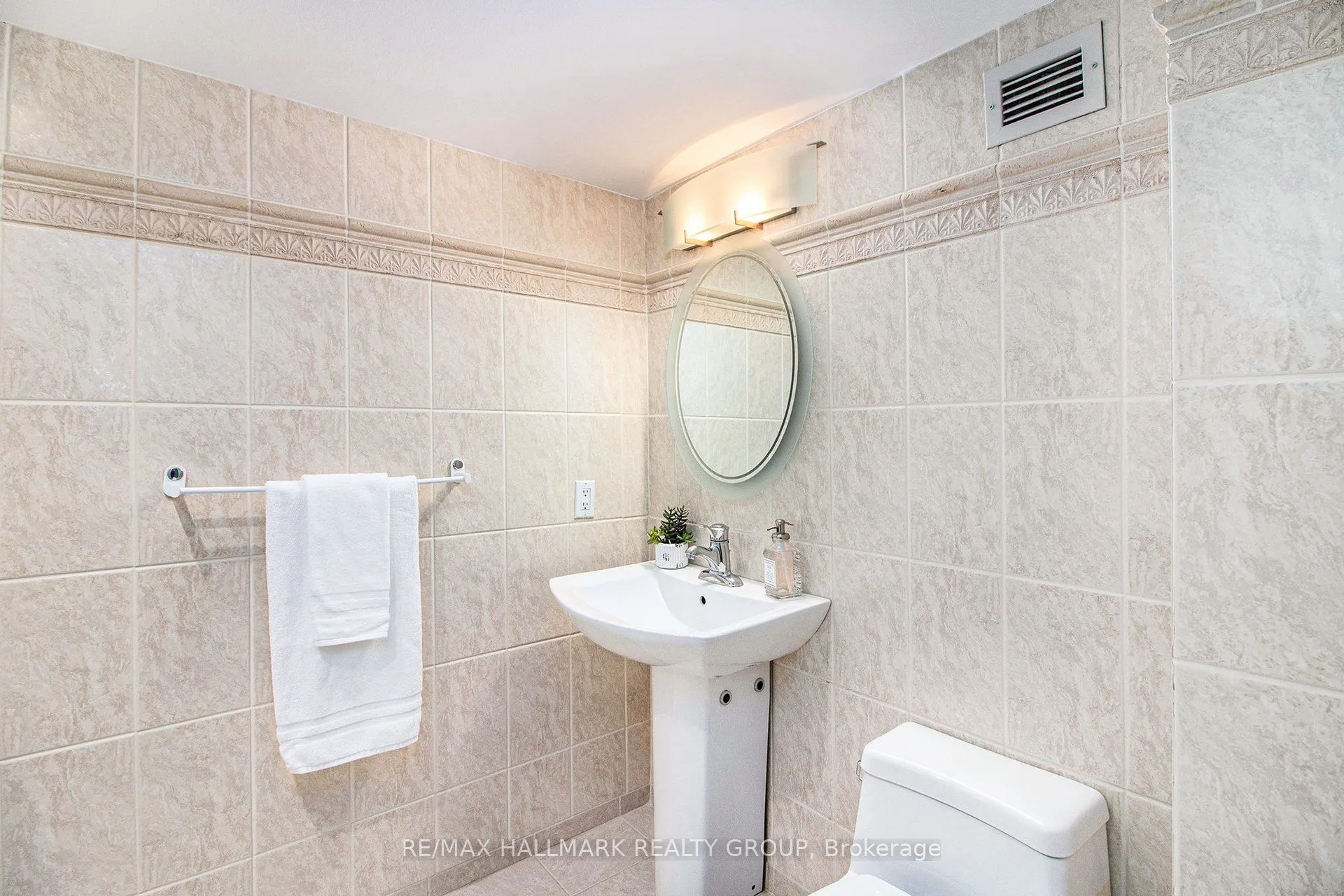 158C McArthur Avenue, #PH4