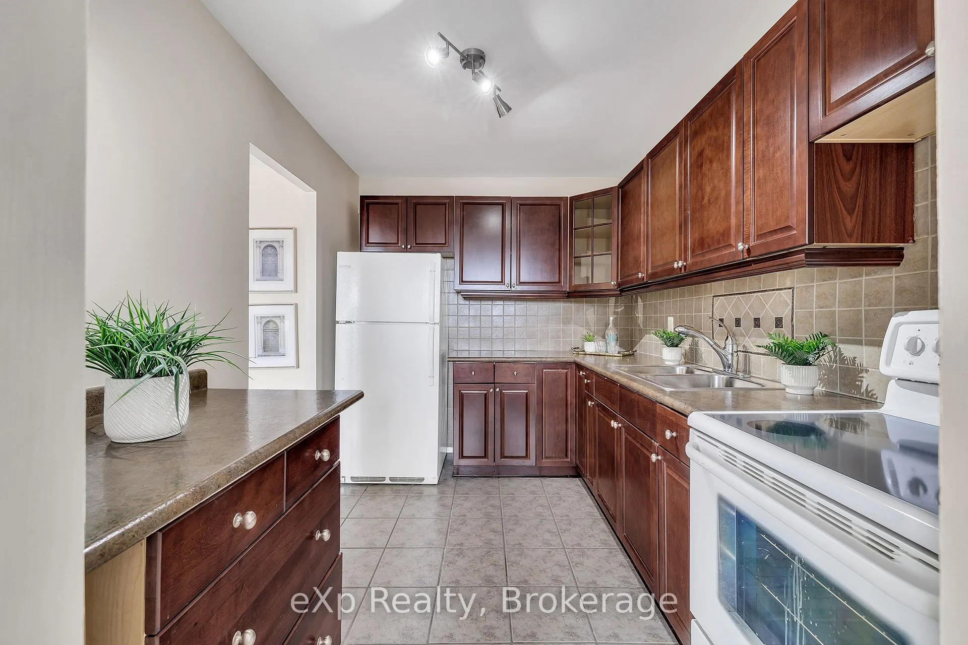 1100 Courtland Avenue E, #605