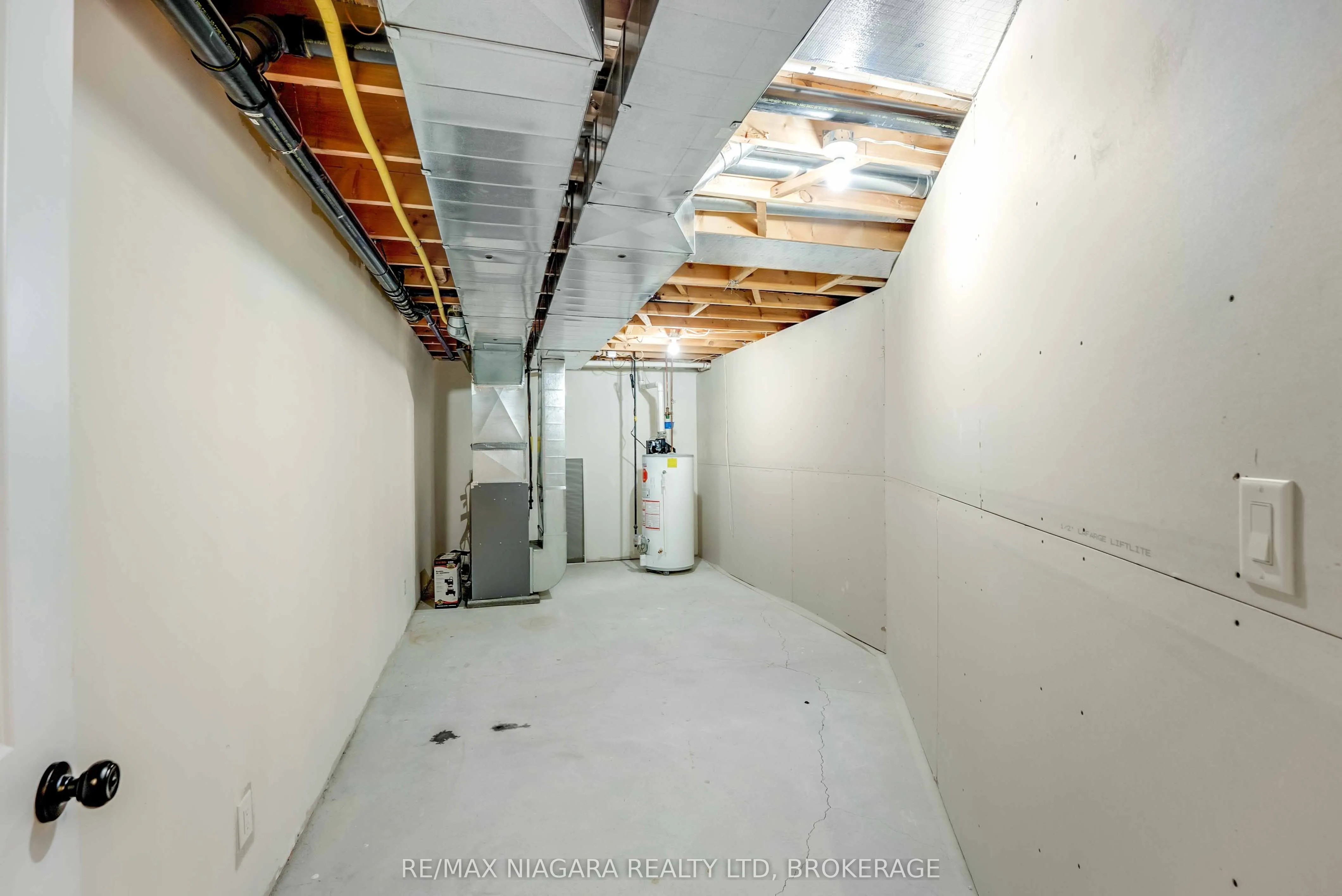 24 EMERALD COMMON, #Call LBO