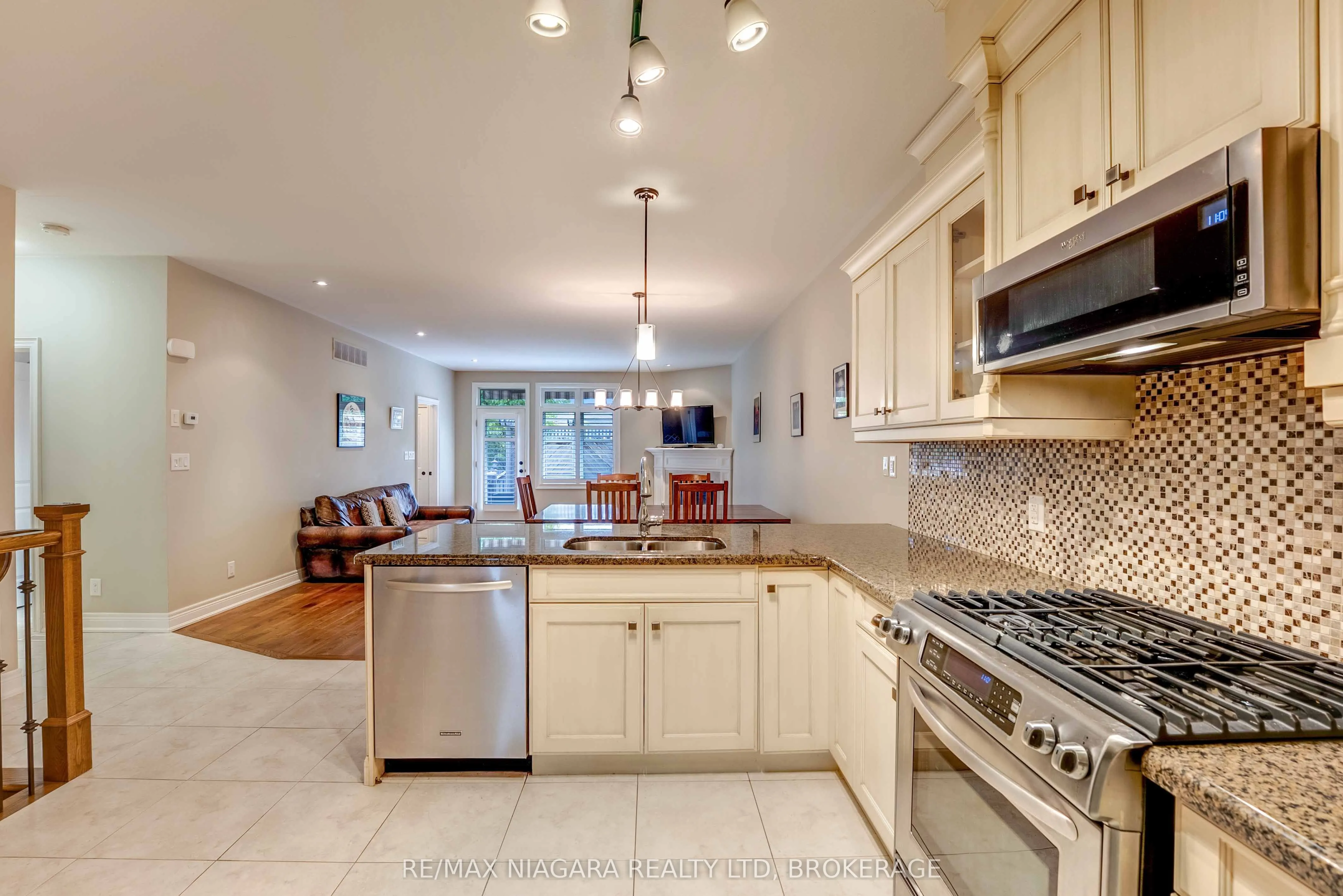 24 EMERALD COMMON, #Call LBO