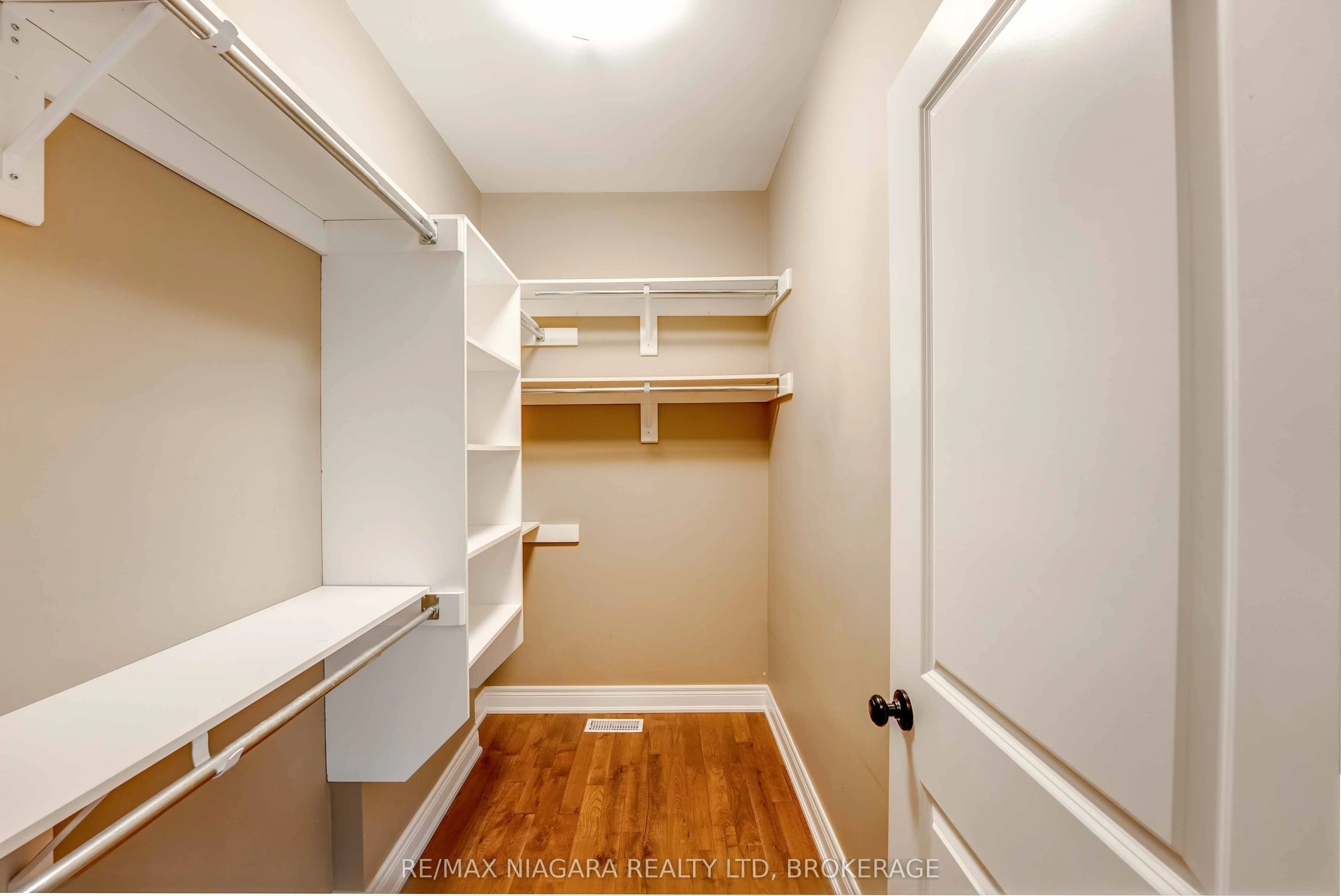 24 EMERALD COMMON, #Call LBO