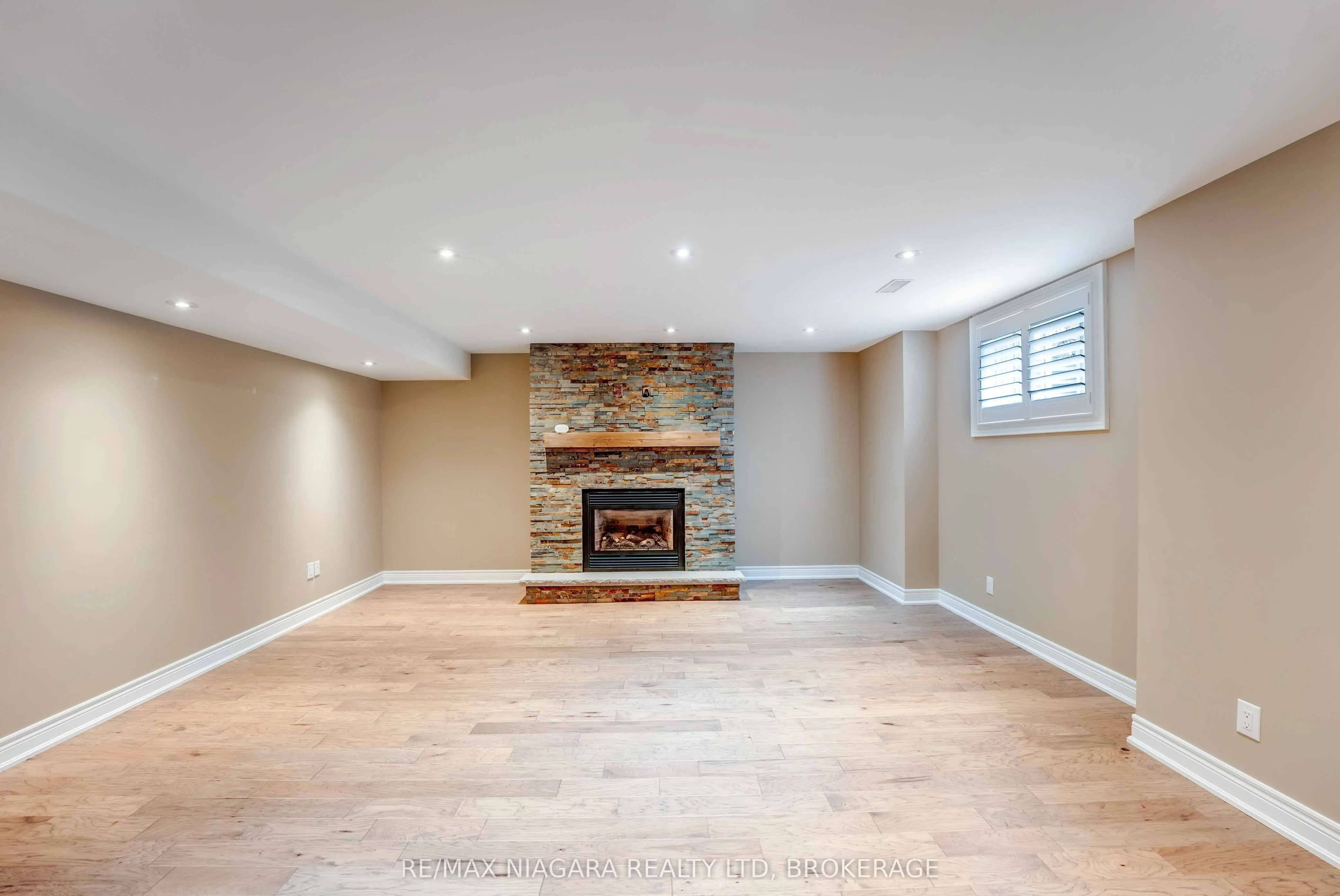 24 EMERALD COMMON, #Call LBO