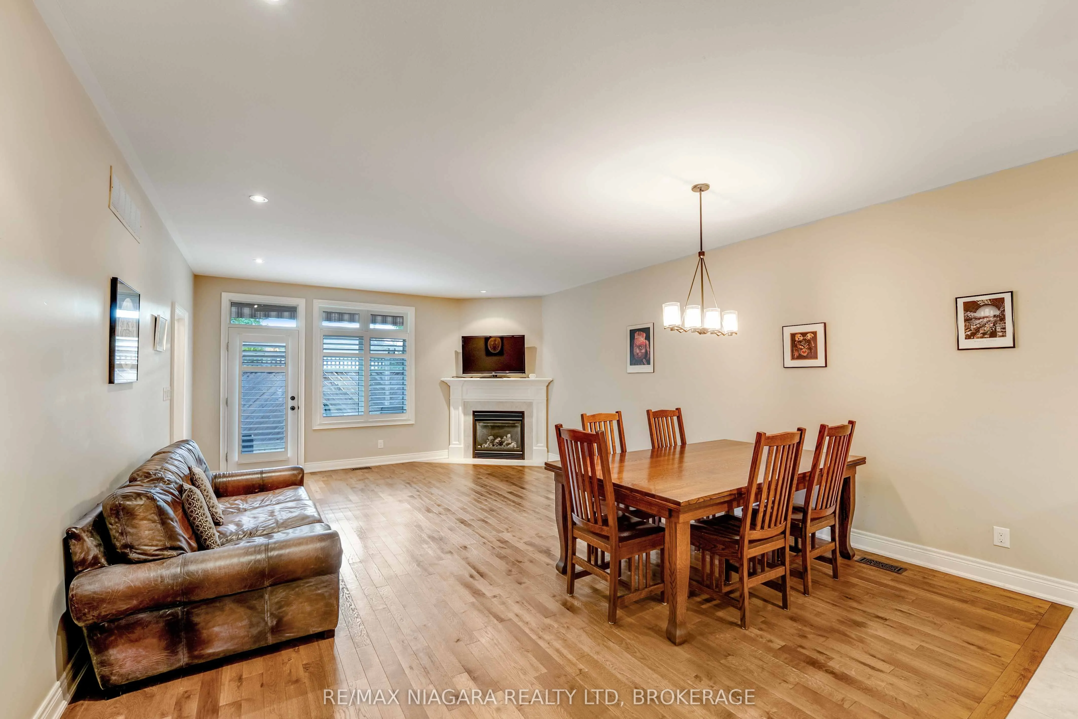 24 EMERALD COMMON, #Call LBO