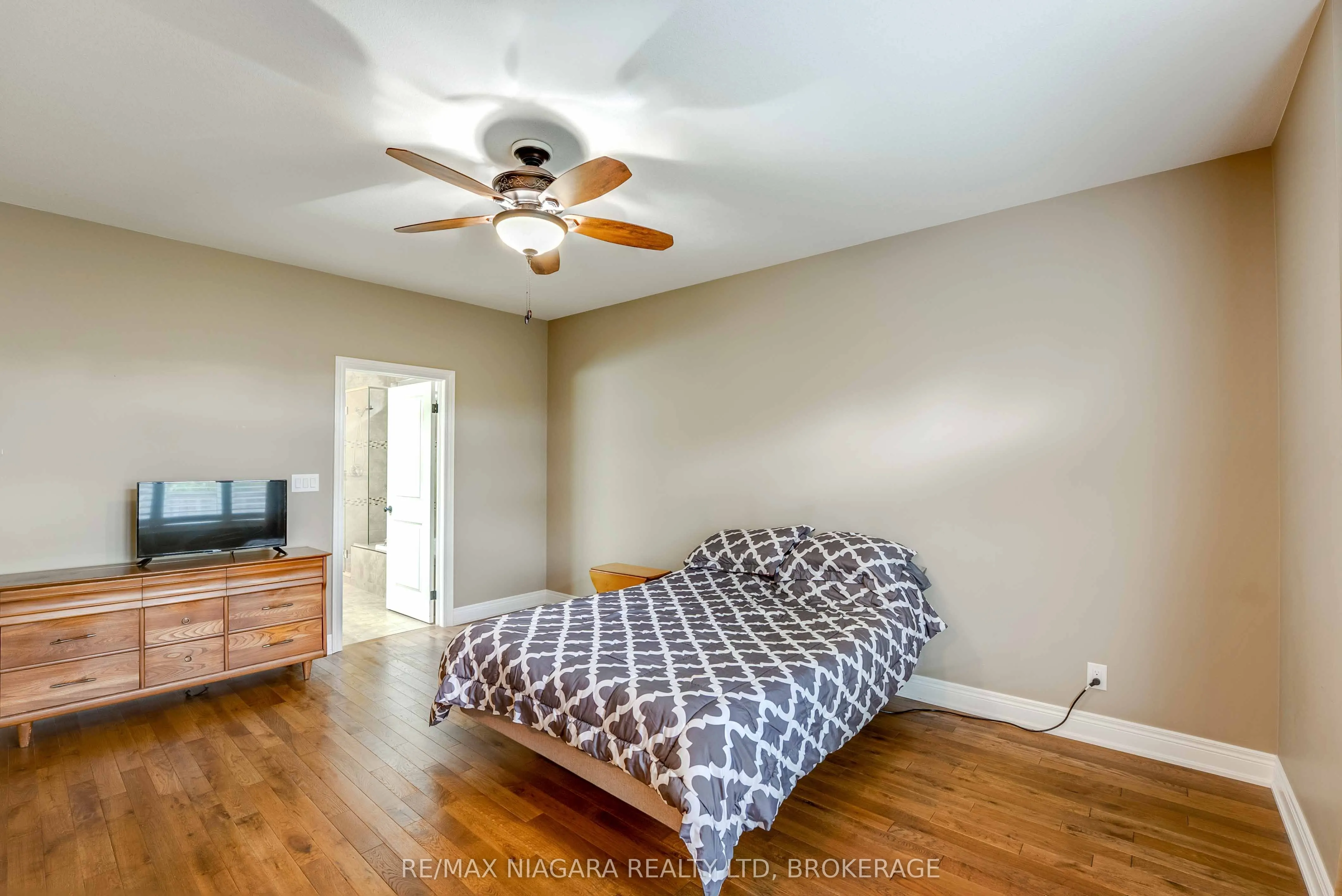 24 EMERALD COMMON, #Call LBO