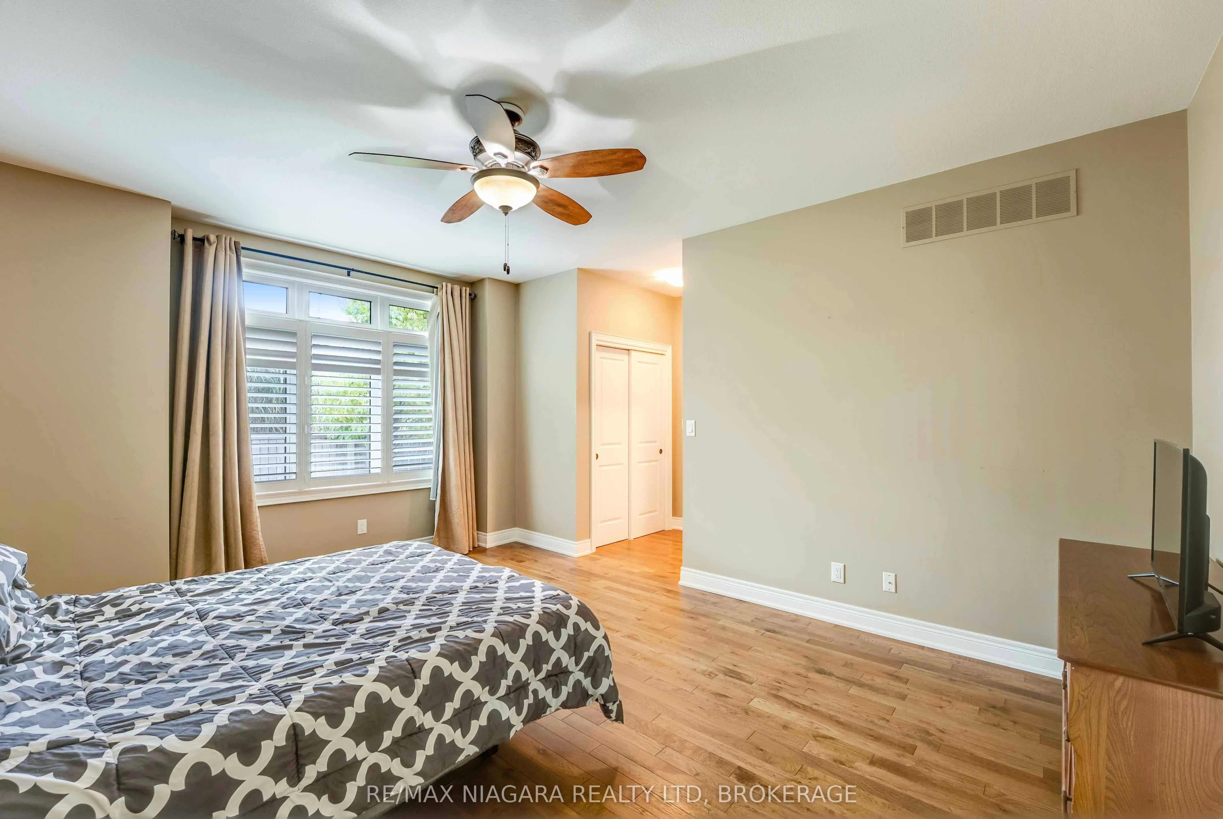 24 EMERALD COMMON, #Call LBO