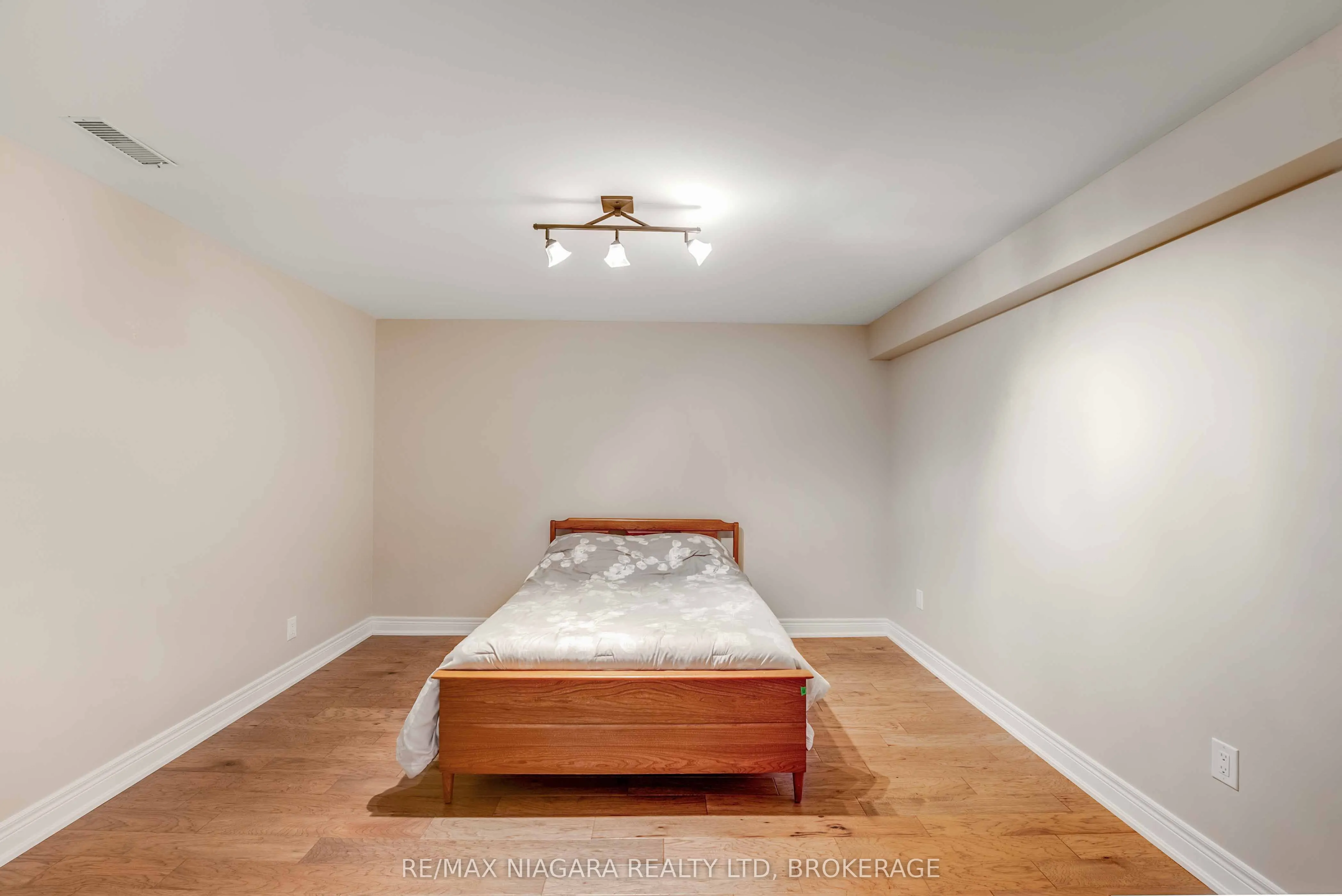 24 EMERALD COMMON, #Call LBO