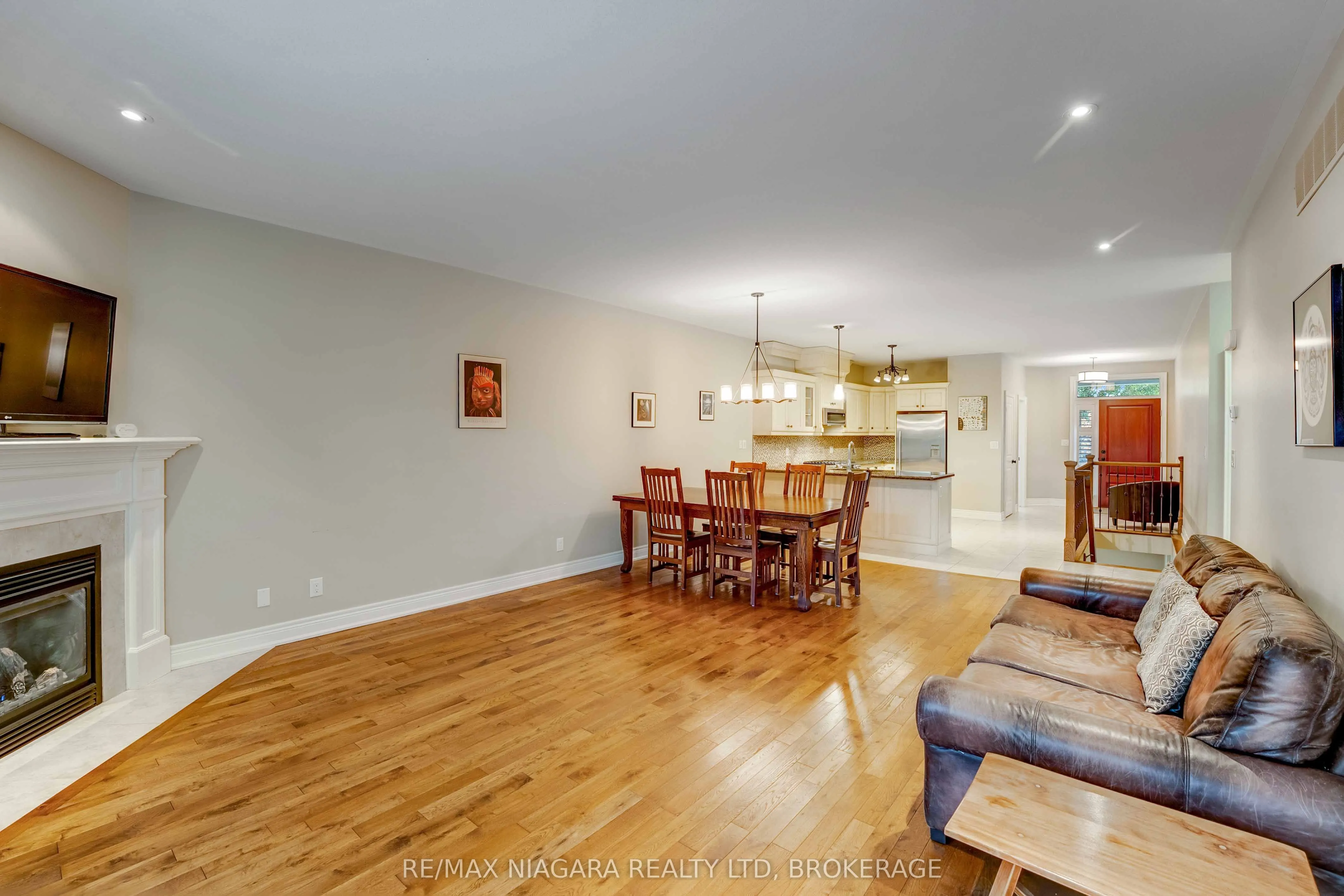 24 EMERALD COMMON, #Call LBO