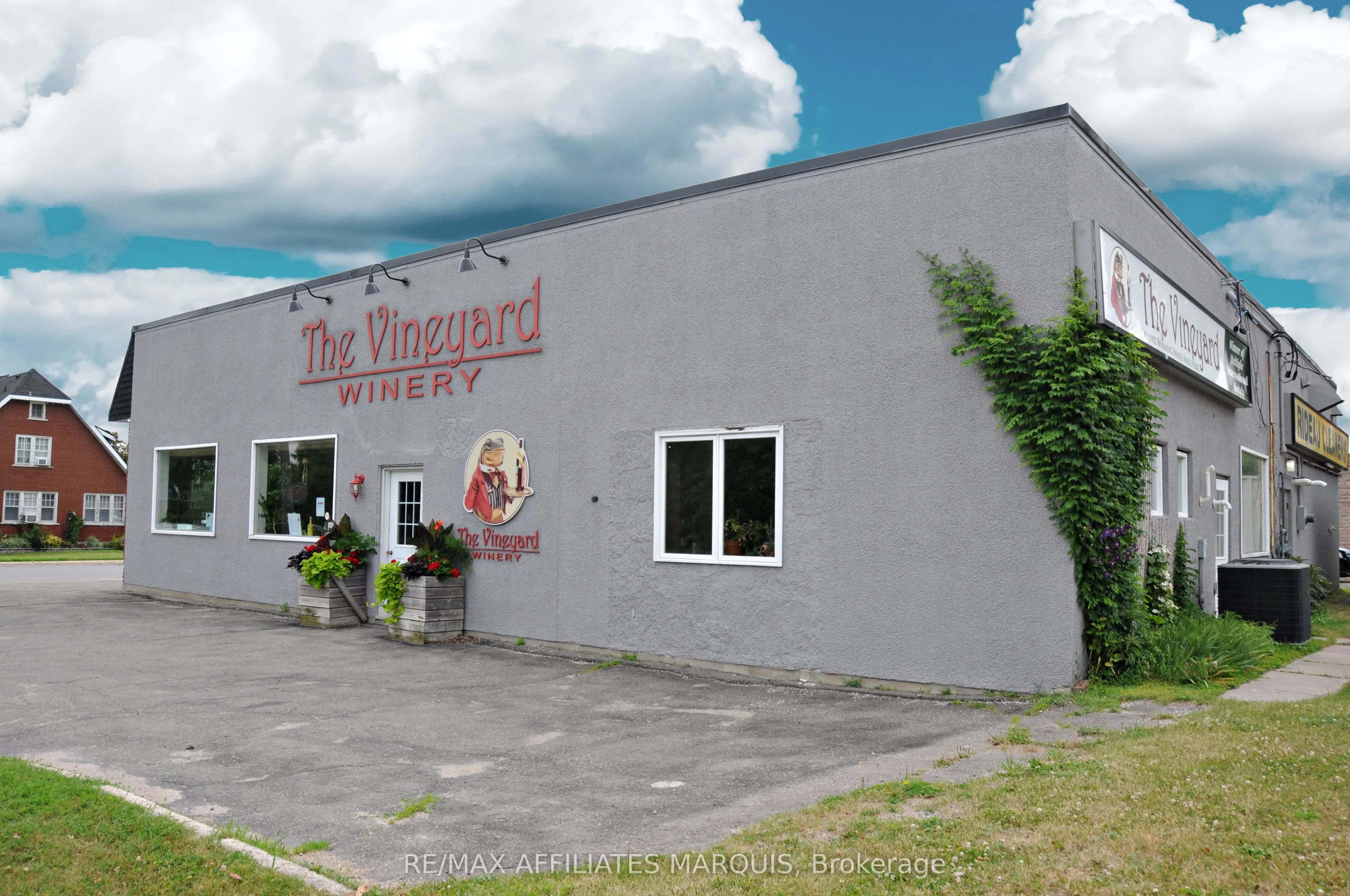 15 Broadview Avenue E