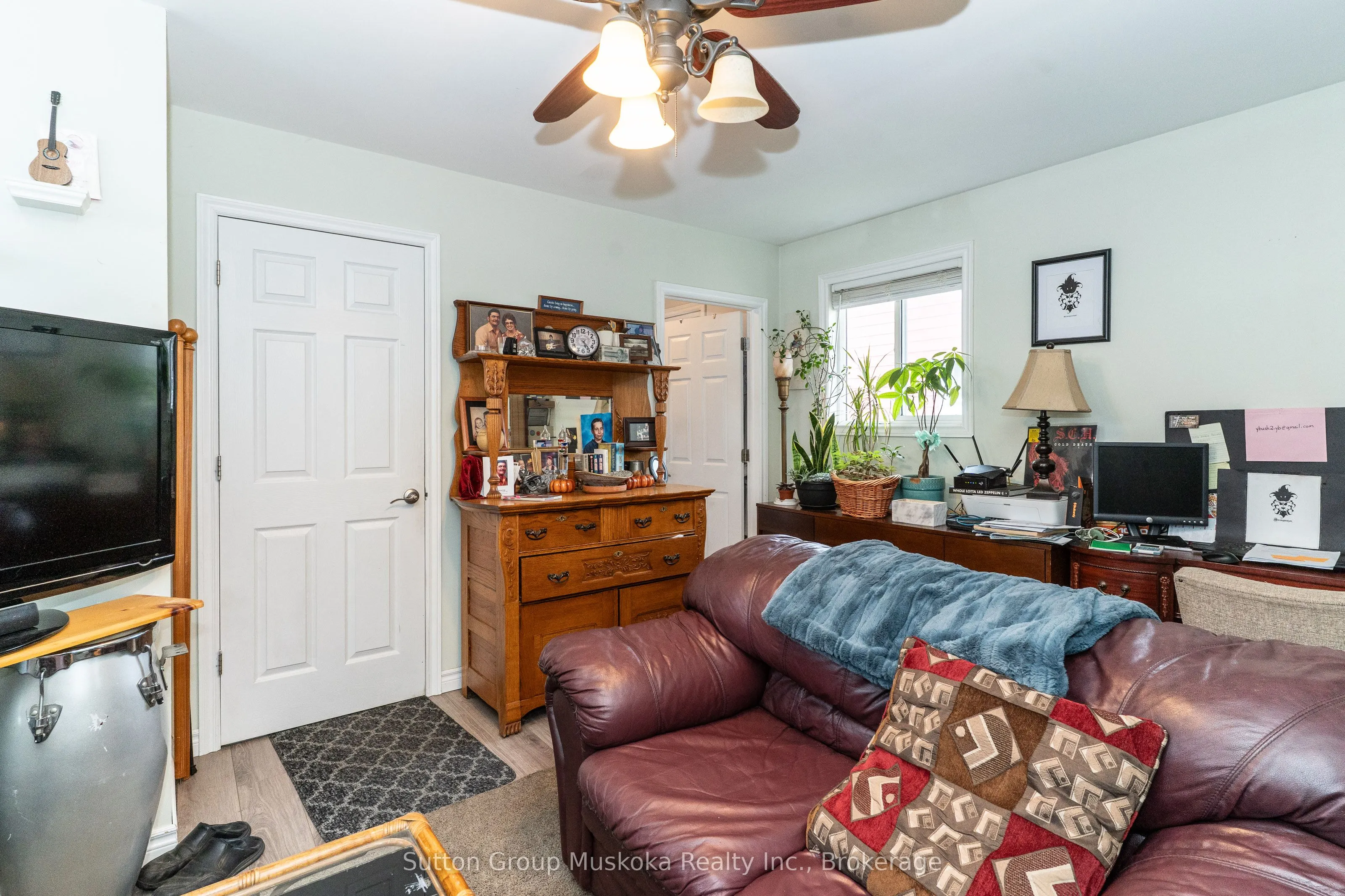 4 Thunder Bridge Court S