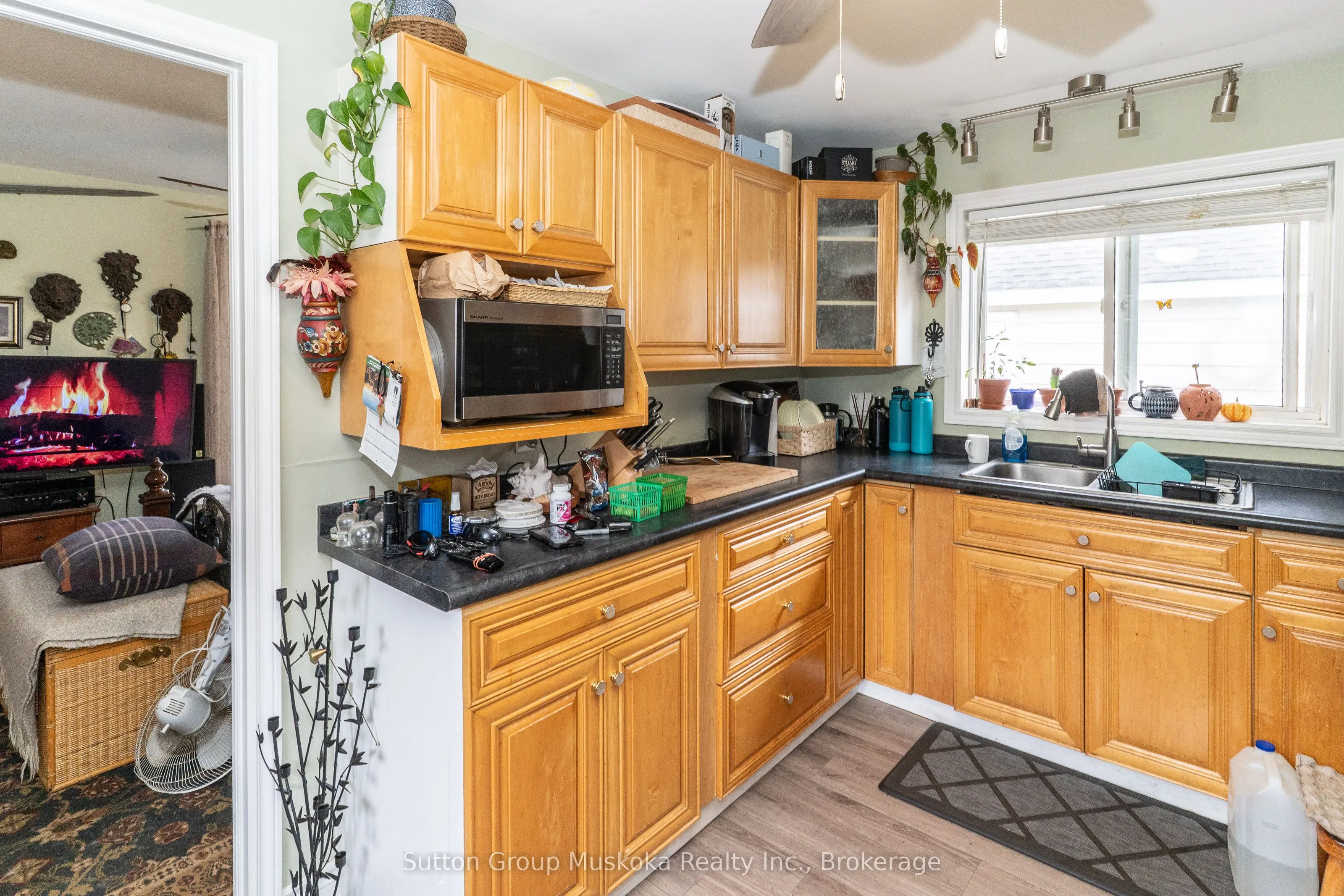 4 Thunder Bridge Court S